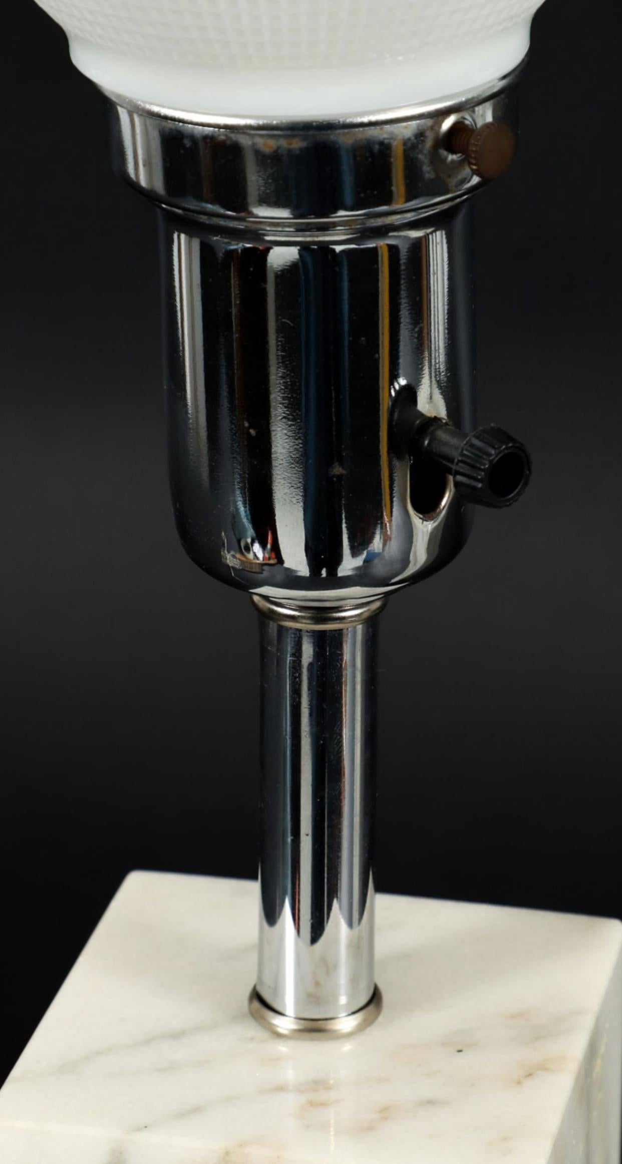 Paar Tischlampen aus massivem Carrera-Marmor, Florence Knoll für Knoll Furniture, Tischlampen (amerikanisch) im Angebot