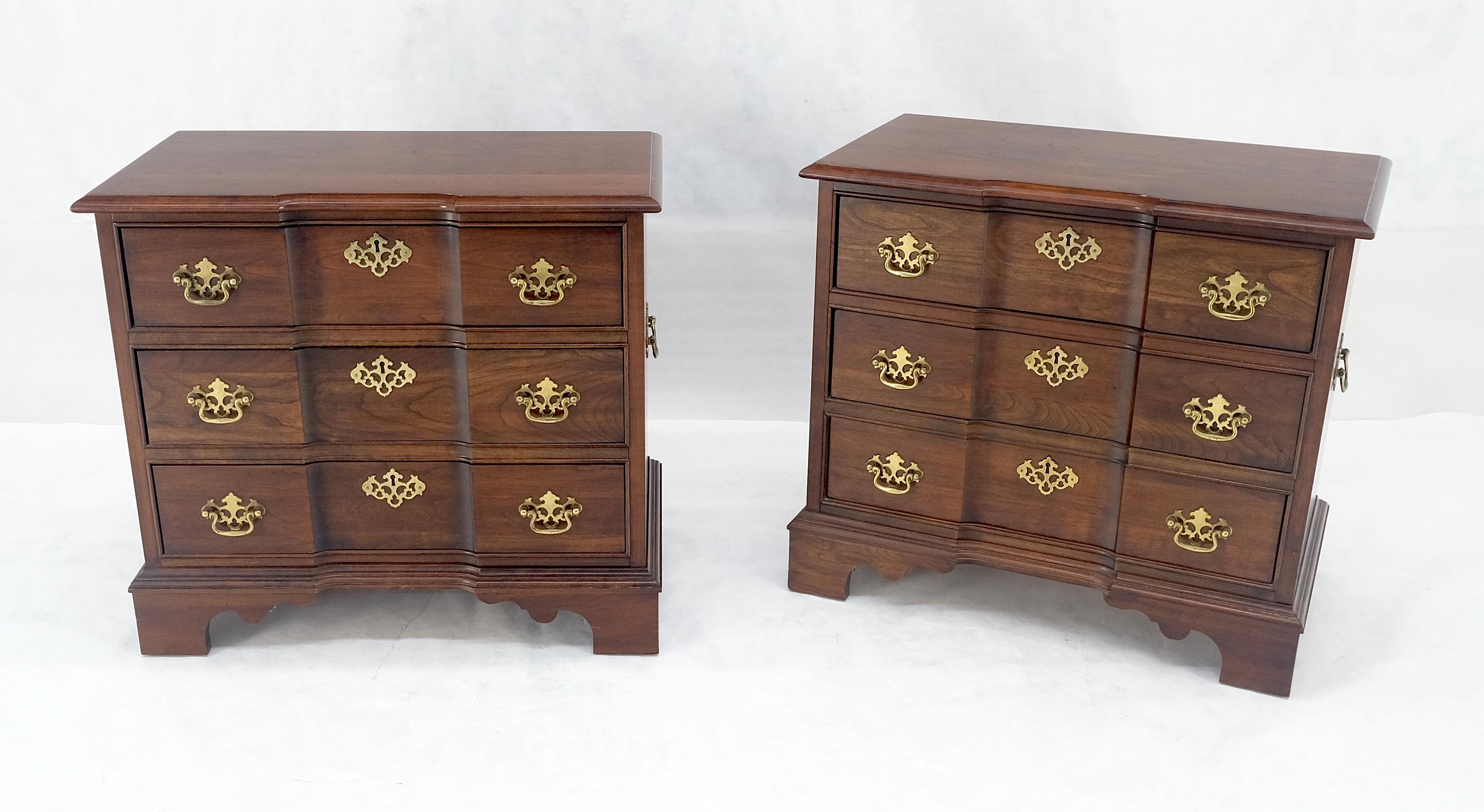Chippendale Pair of Solid Cherry 3 Drawers Block Front Nightstands End Tables Stands MIINT For Sale
