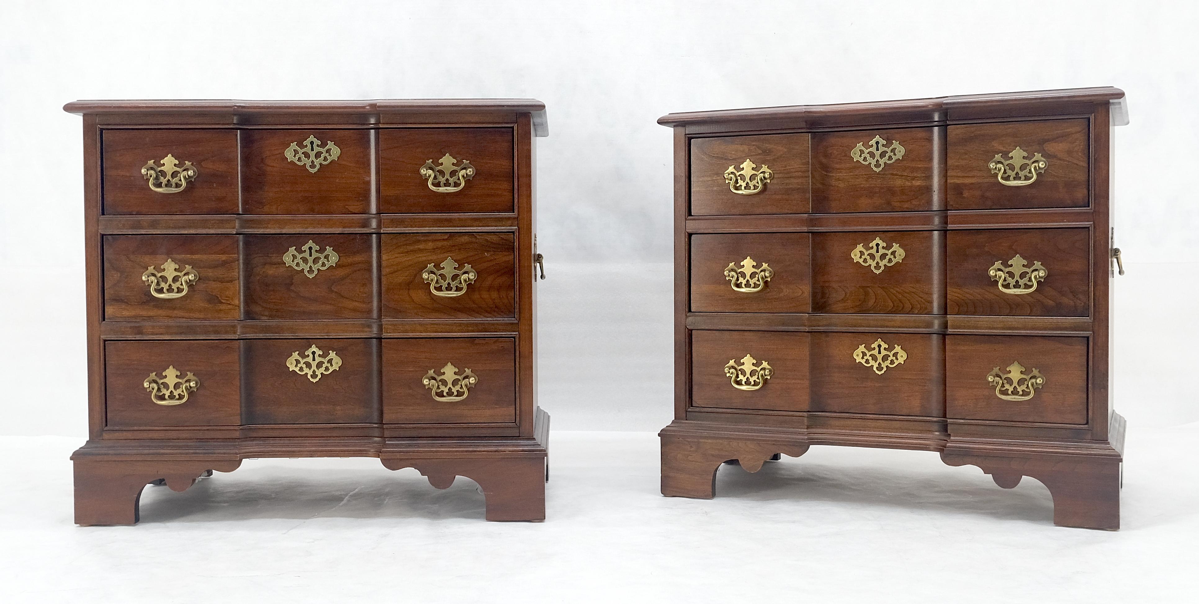 American Pair of Solid Cherry 3 Drawers Block Front Nightstands End Tables Stands MIINT For Sale