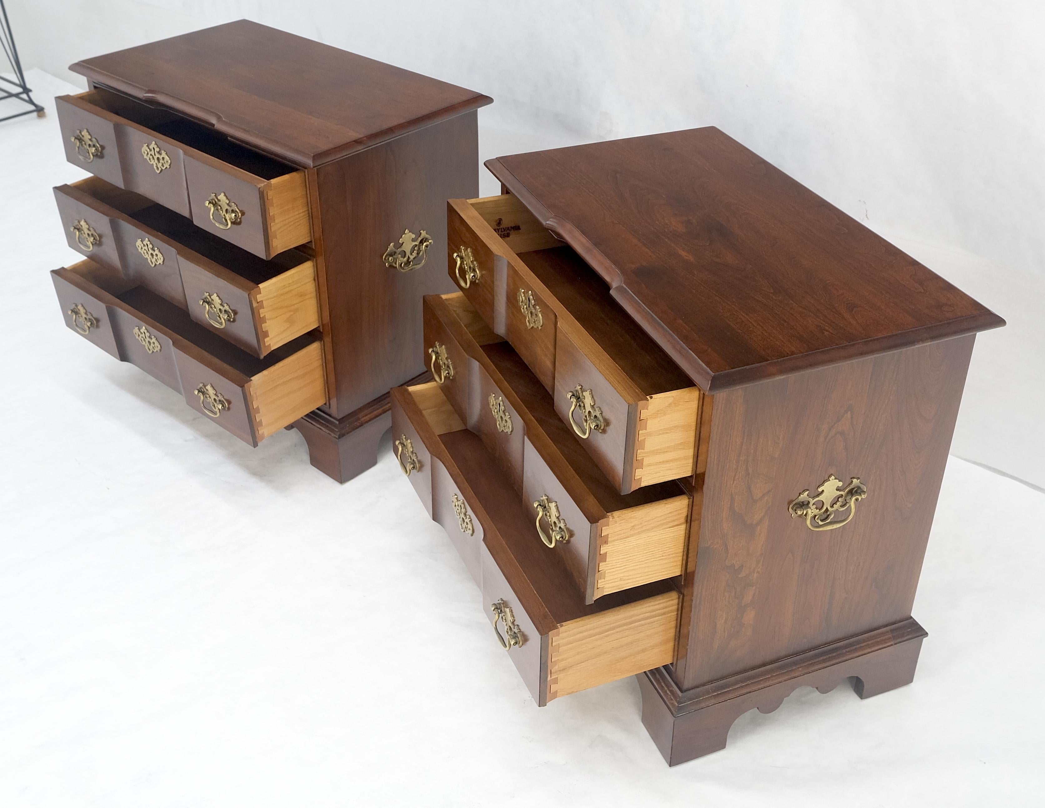 Pair of Solid Cherry 3 Drawers Block Front Nightstands End Tables Stands MIINT In Good Condition For Sale In Rockaway, NJ