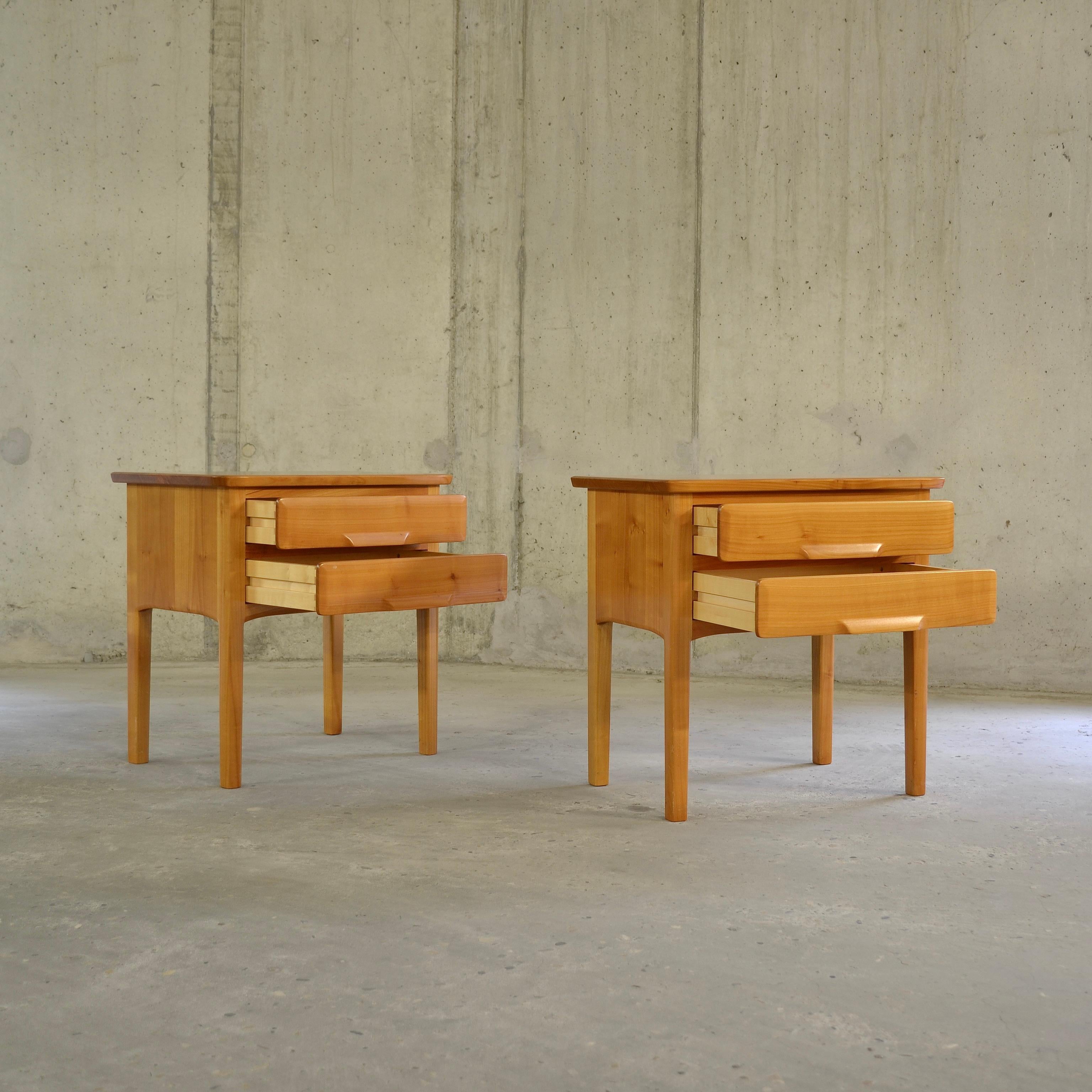 If, like many in the second half of the 20th century, the Swiss brand leaned towards a so-called modern design, it nevertheless stood out from its competitors by being almost exclusively manufactured in solid wood. A strategy aimed at capturing the