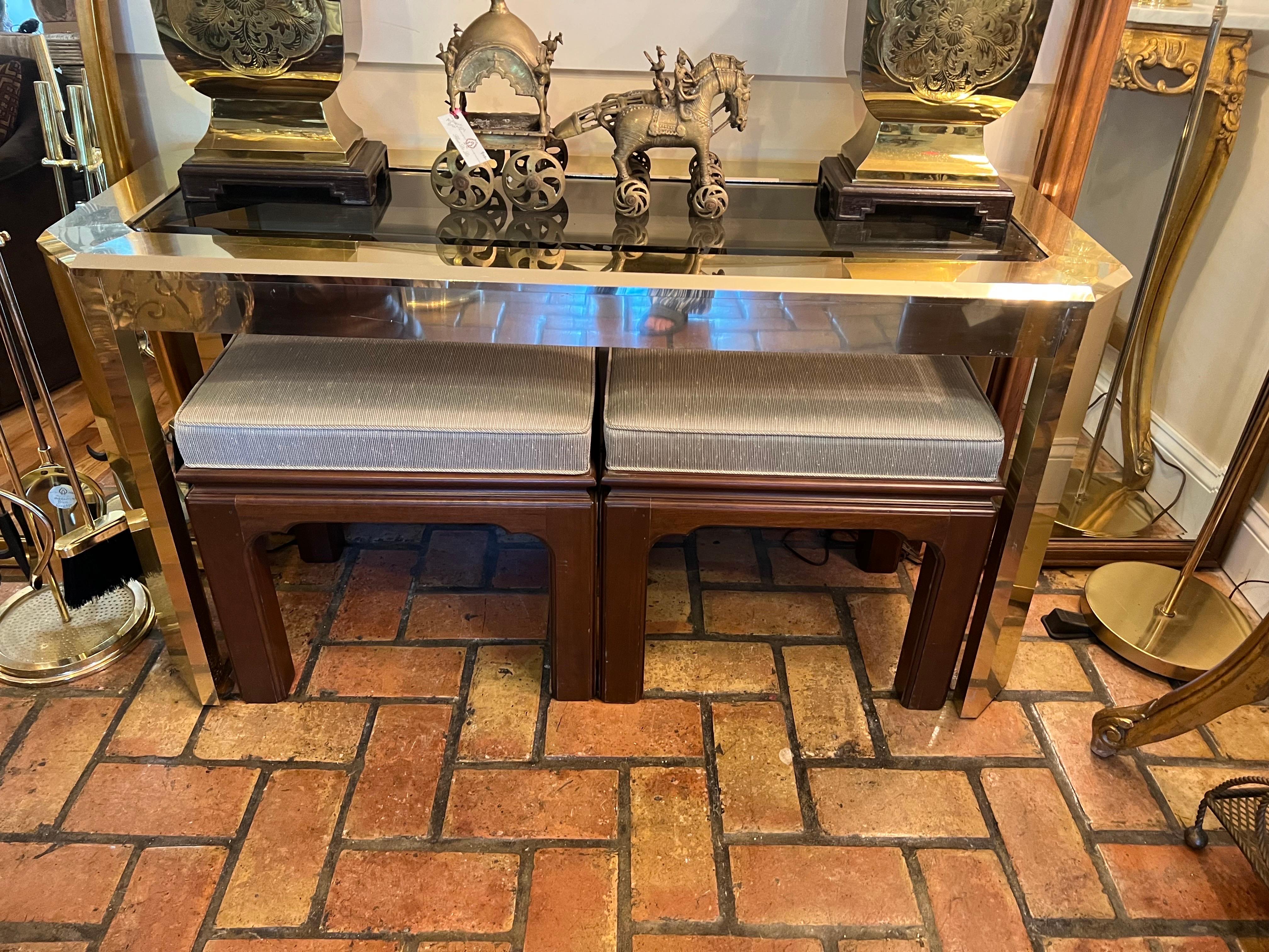 Paar gepolsterte Ottomanen oder Hocker aus massivem Kirschenholz im Angebot 14
