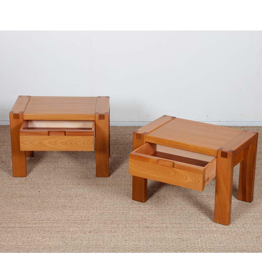 Fine XX secolo Coppia di comodini in olmo massiccio pubblicati da Monopoly, 1980 in vendita