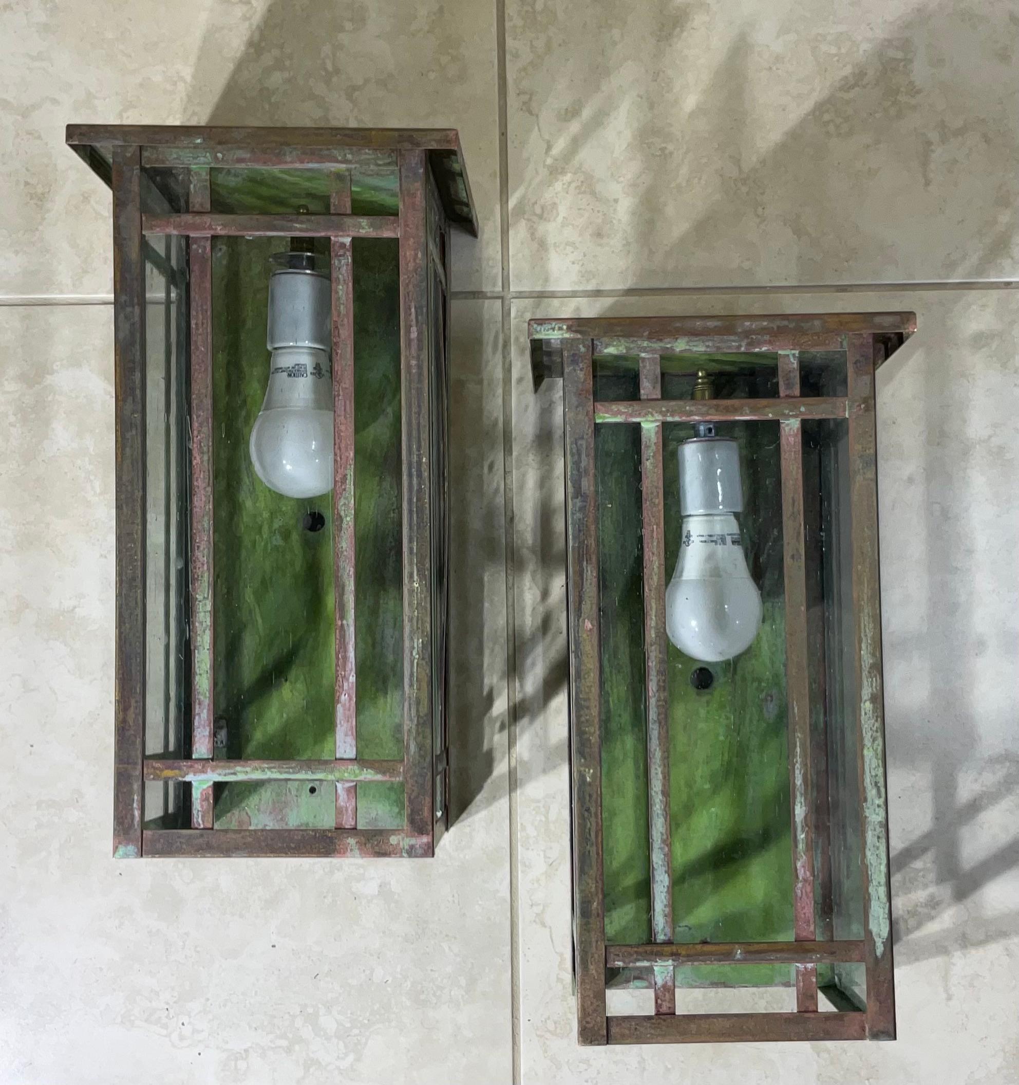 Pair of Solid Handcrafted Wall-Mounted Brass Lantern 15”H x 8”W x 7”D For Sale 7