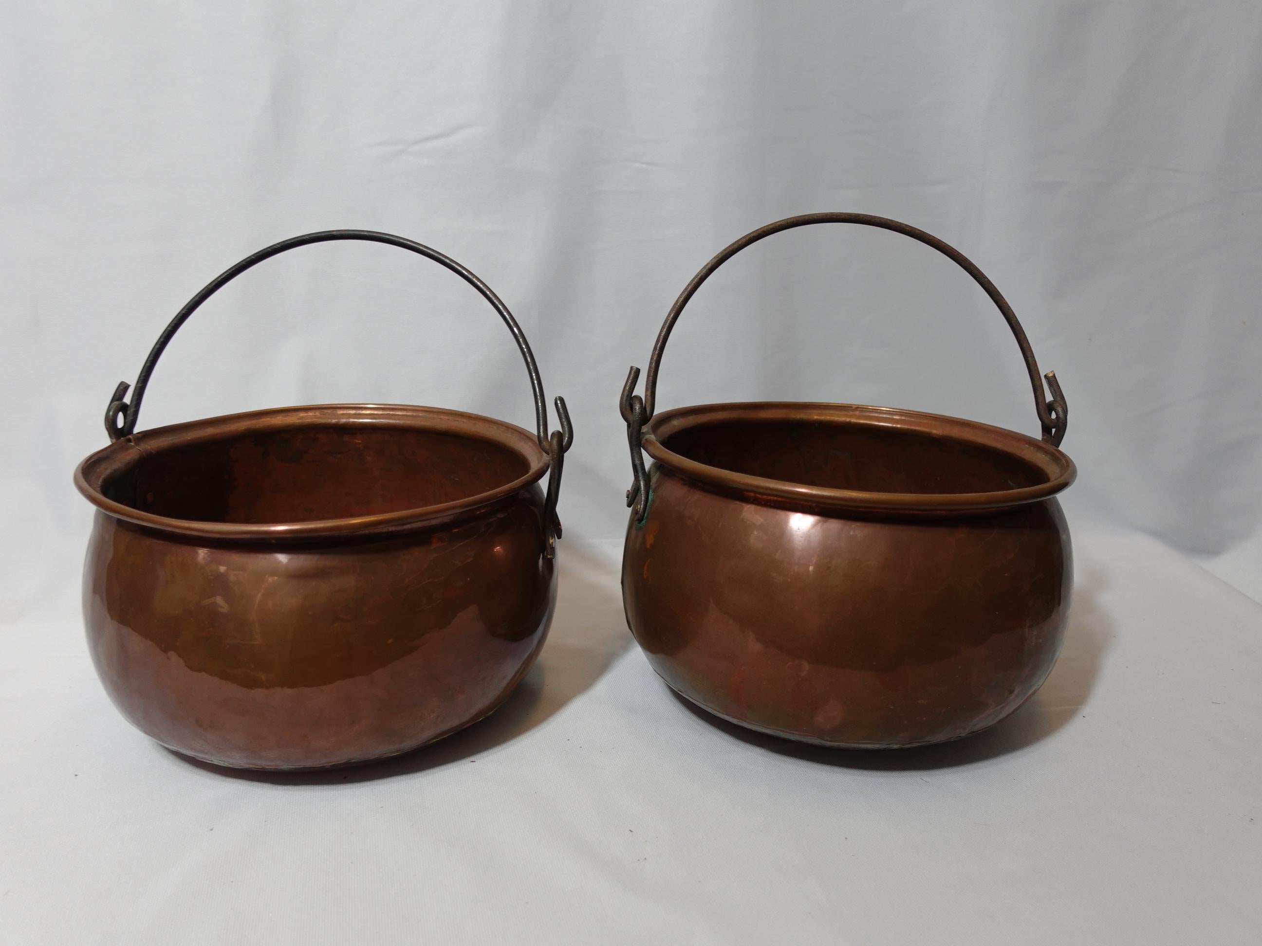 Hand-Crafted Pair of Solid Large Hammered Copper Cauldrons/Pots, Co#008 For Sale
