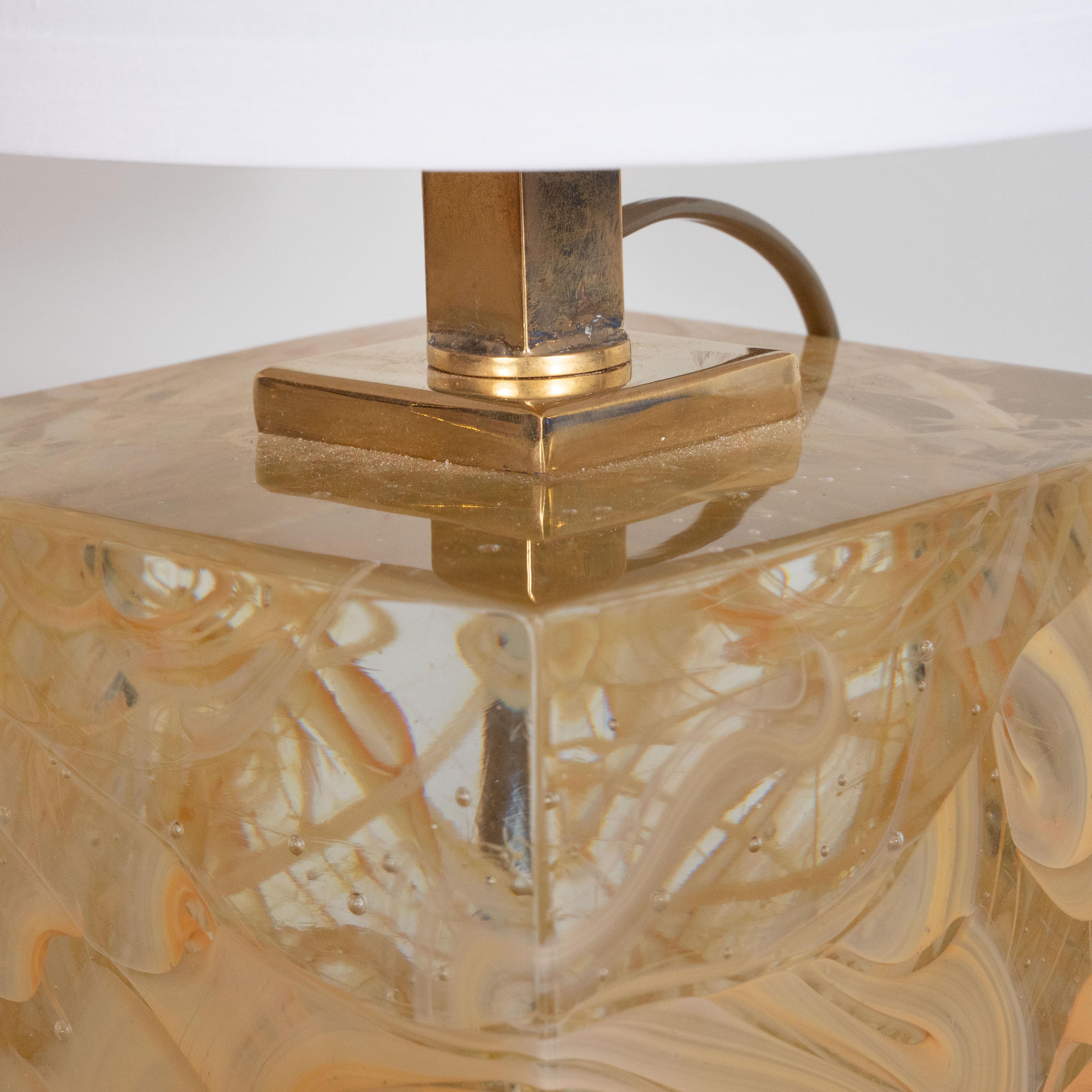 Coppia di lampade a cubo quadrate in vetro massiccio di Murano a volute dorate con base in ottone, Italia in vendita 2