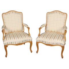 Pareja de sillones franceses Luis XV de roble macizo tallados a mano Sillas Bergere