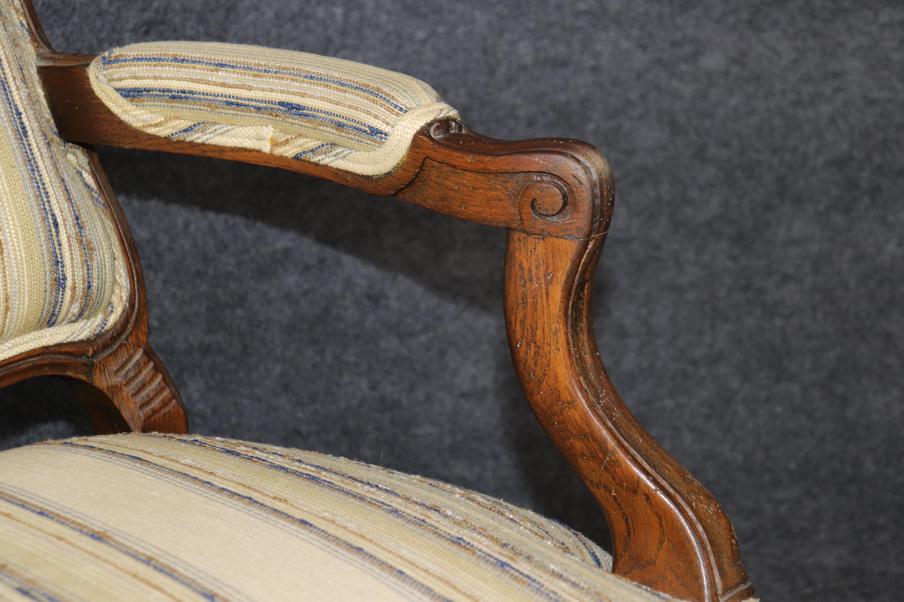 Coppia di sedie bergere in Oak massiccio in stile Luigi XV francese del XIX secolo in vendita 4