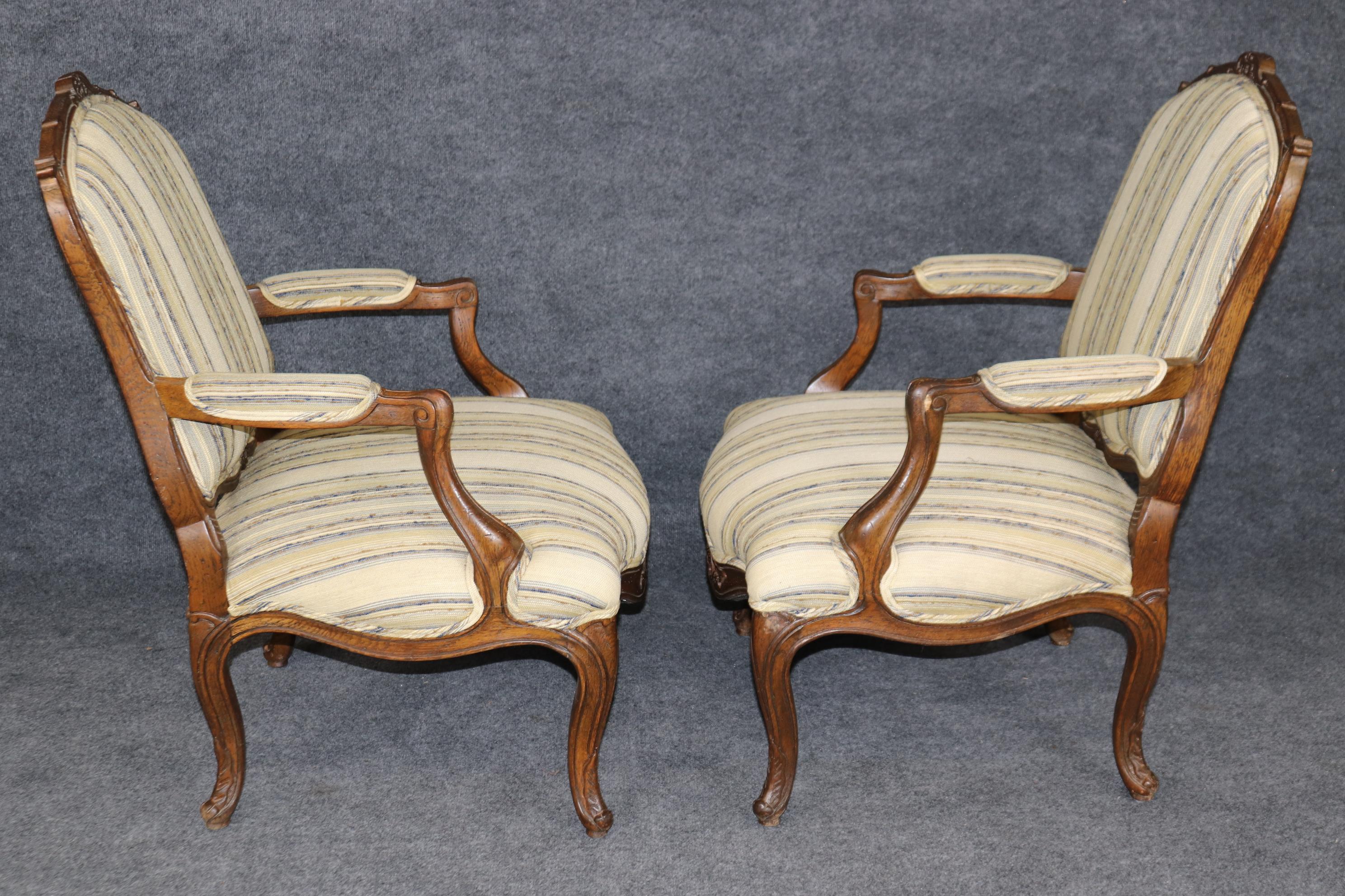 Quercia Coppia di sedie bergere in Oak massiccio in stile Luigi XV francese del XIX secolo in vendita