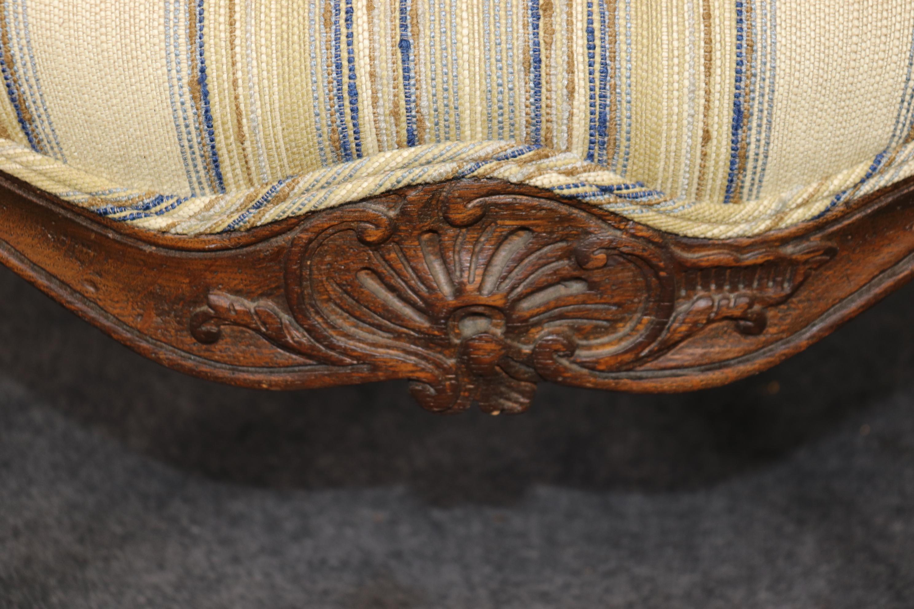 Coppia di sedie bergere in Oak massiccio in stile Luigi XV francese del XIX secolo in vendita 3