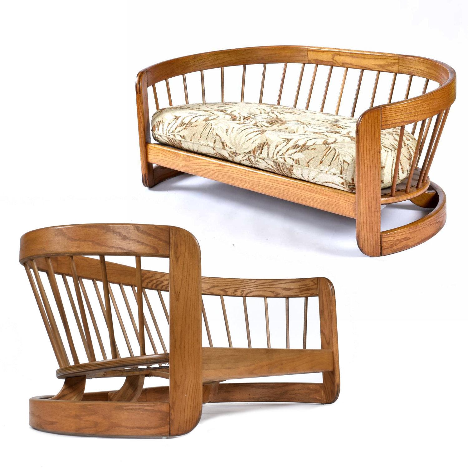 Loveseat-Sessel aus massivem Eichenholz mit geschwungener Spindelrückenlehne von Howard, Paar im Angebot 4