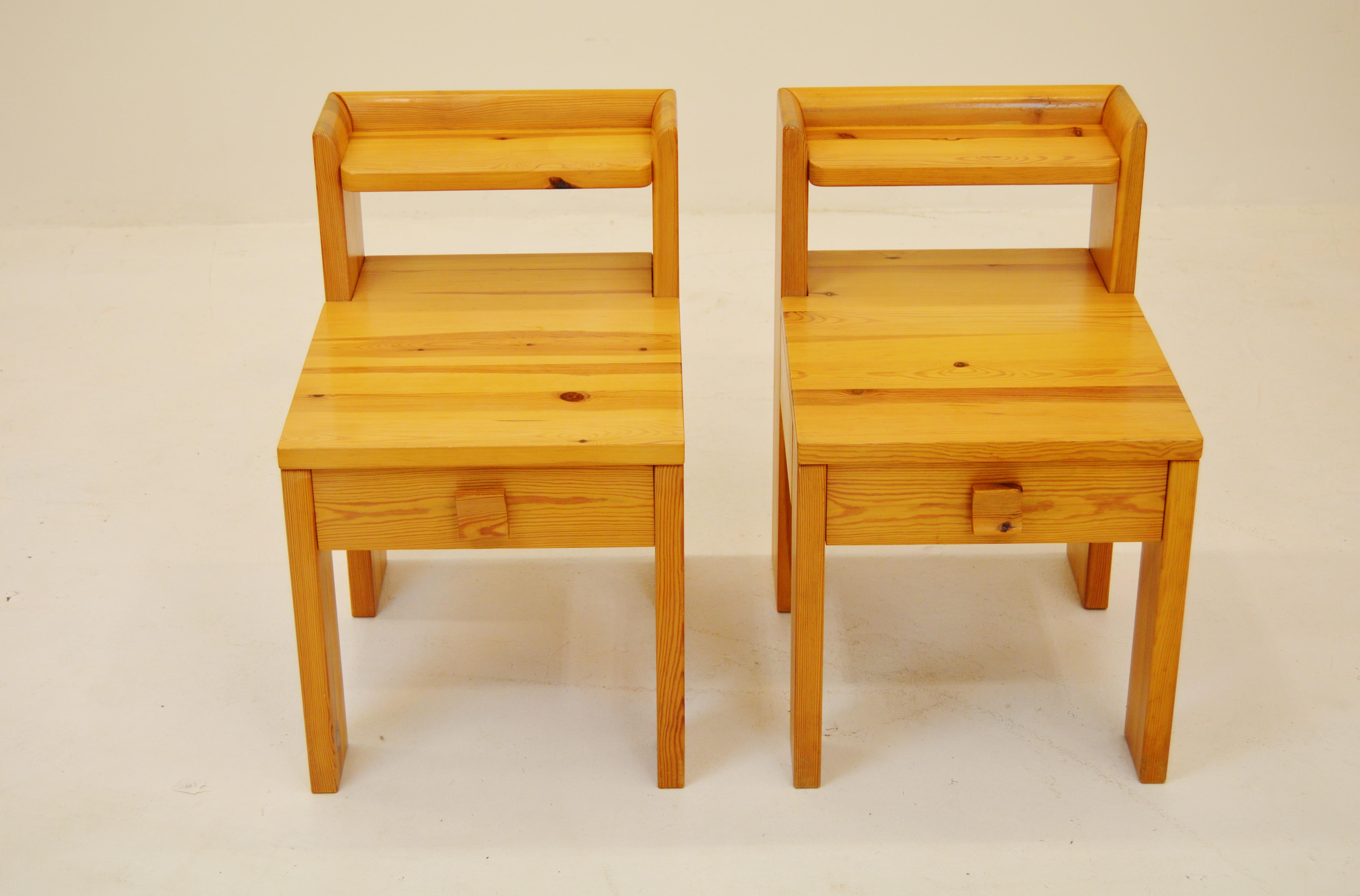 Scandinavian Modern Pair of Solid Pine Bedside Tables with Drawers For Sale