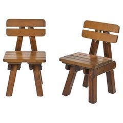 Coppia di sedie in pino massiccio, opera brutalista, circa 1970