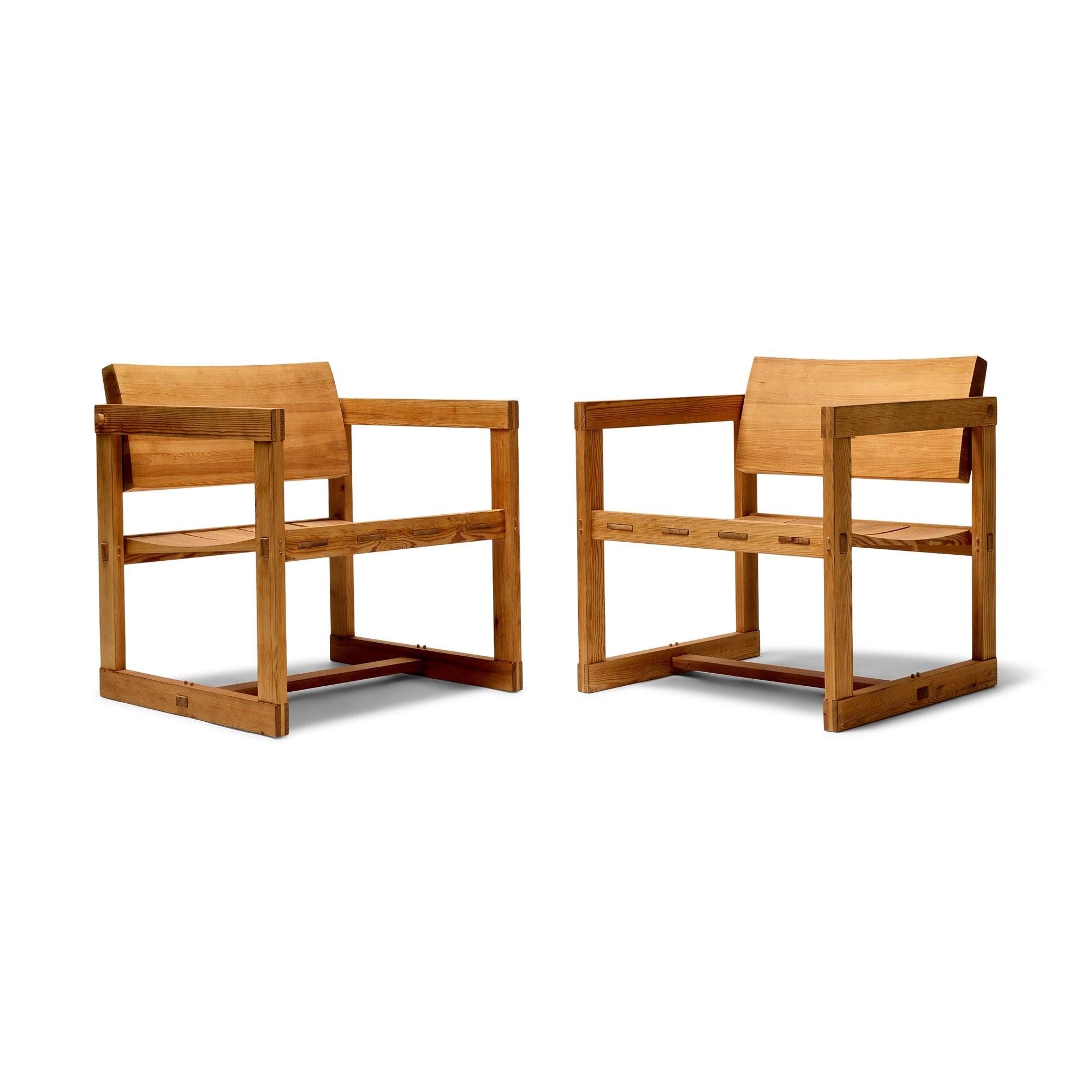 Norvégien Paire de chaises longues en pin massif par Edvin Helseth pour Trybo, 1966 en vente