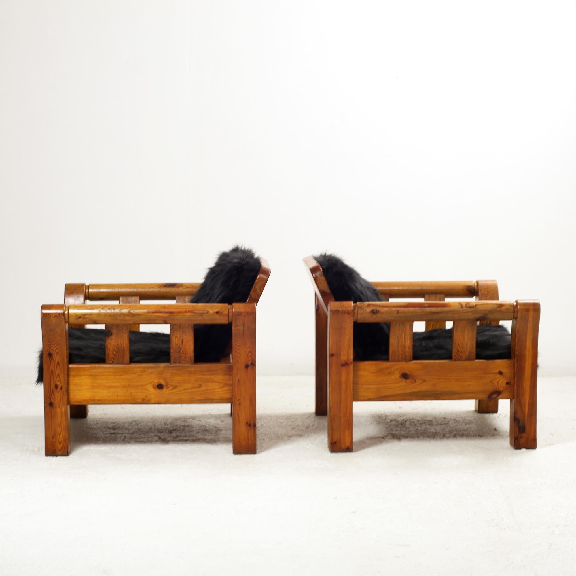 Paire de fauteuils modernes scandinaves en pin massif 1970 en vente 4