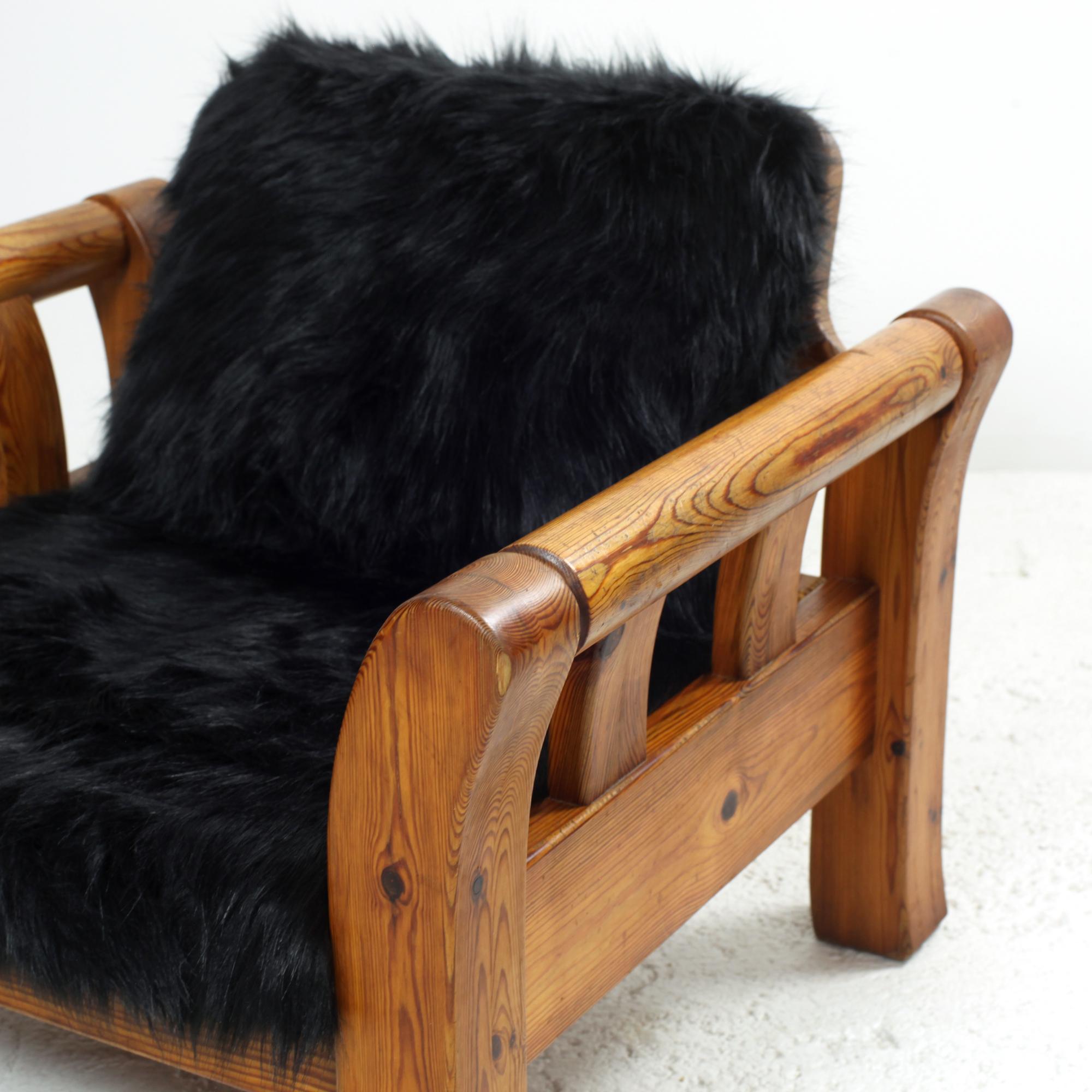 Paire de fauteuils modernes scandinaves en pin massif 1970 en vente 7
