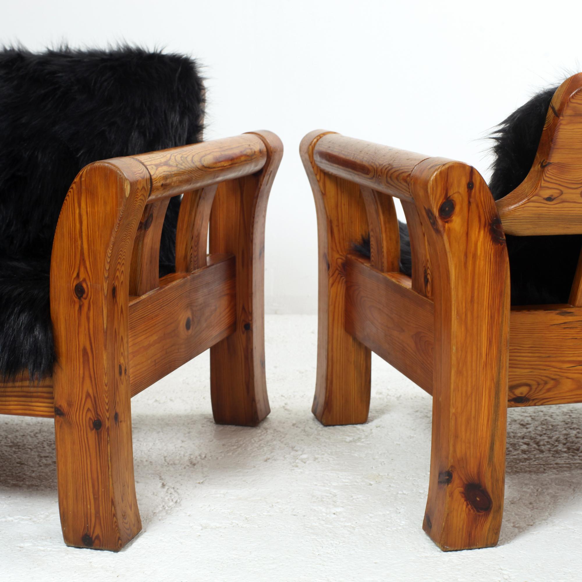 Paire de fauteuils modernes scandinaves en pin massif 1970 en vente 8