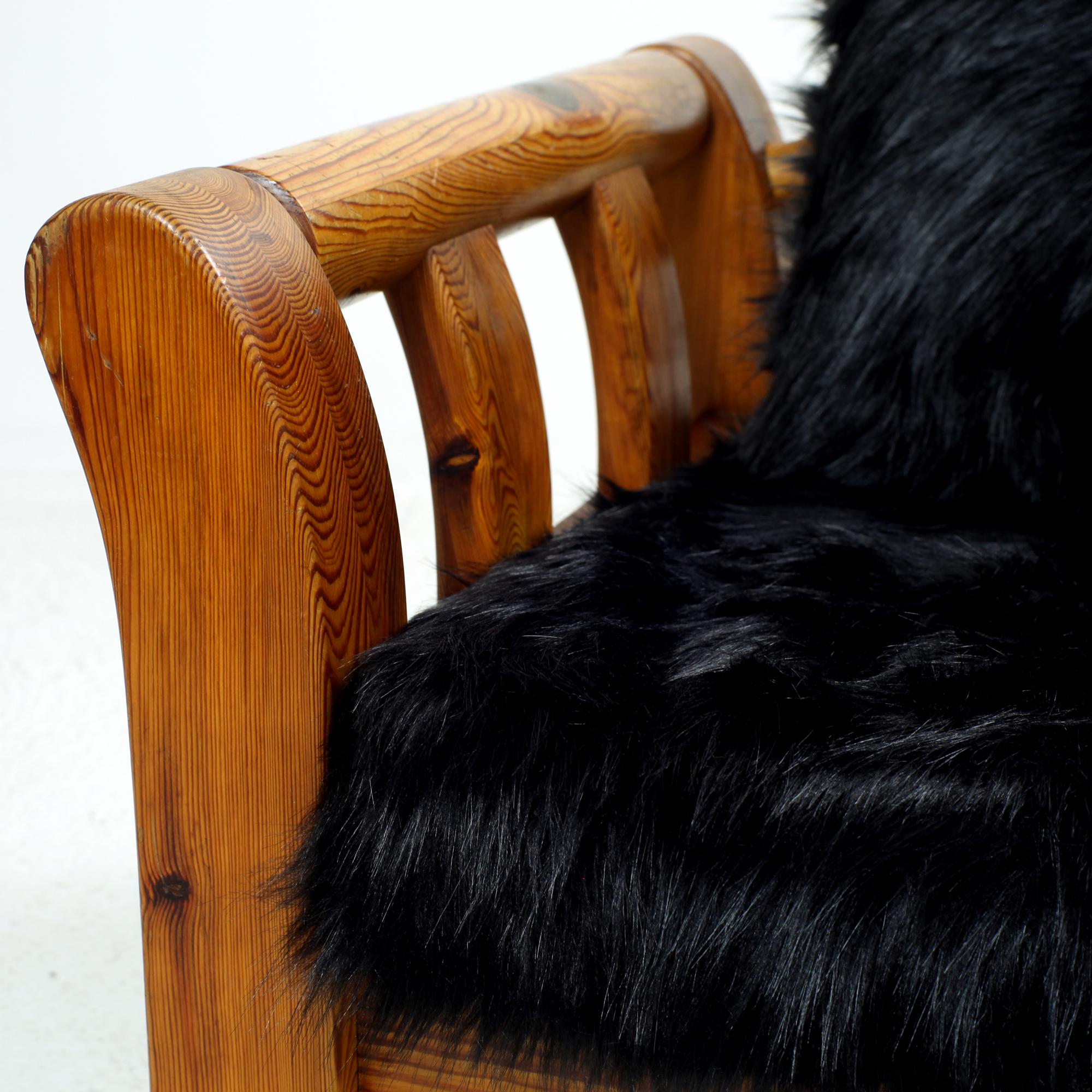 Paire de fauteuils modernes scandinaves en pin massif 1970 en vente 9