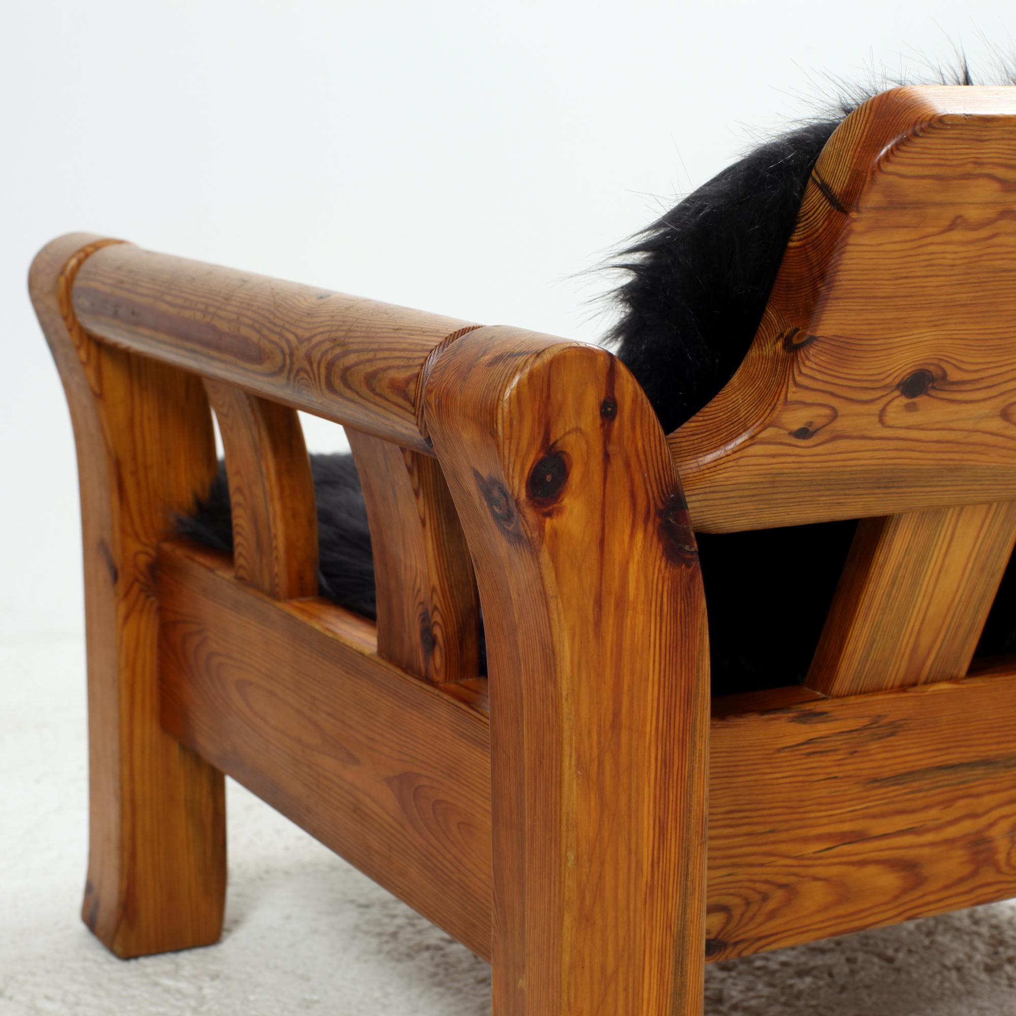 Paire de fauteuils modernes scandinaves en pin massif 1970 en vente 10