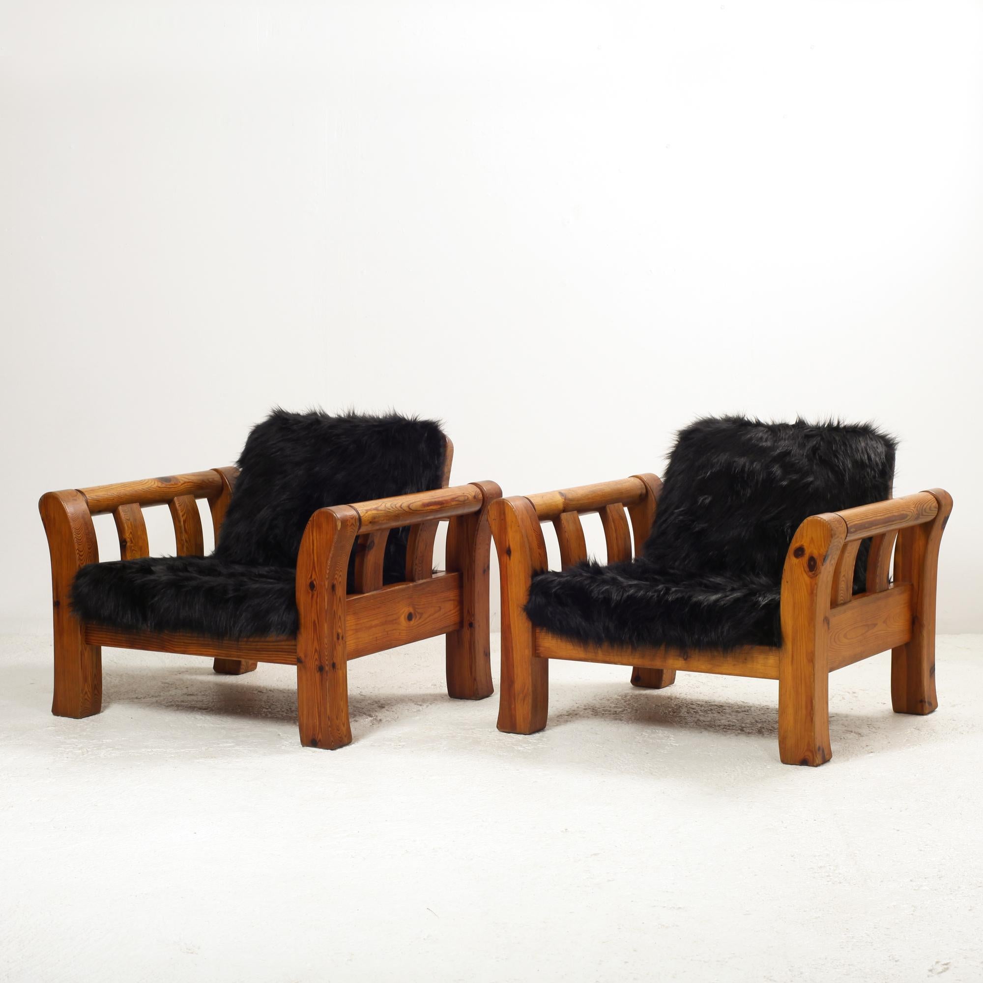 Paire de fauteuils modernes scandinaves en pin massif 1970 Bon état - En vente à Saint  Ouen, FR