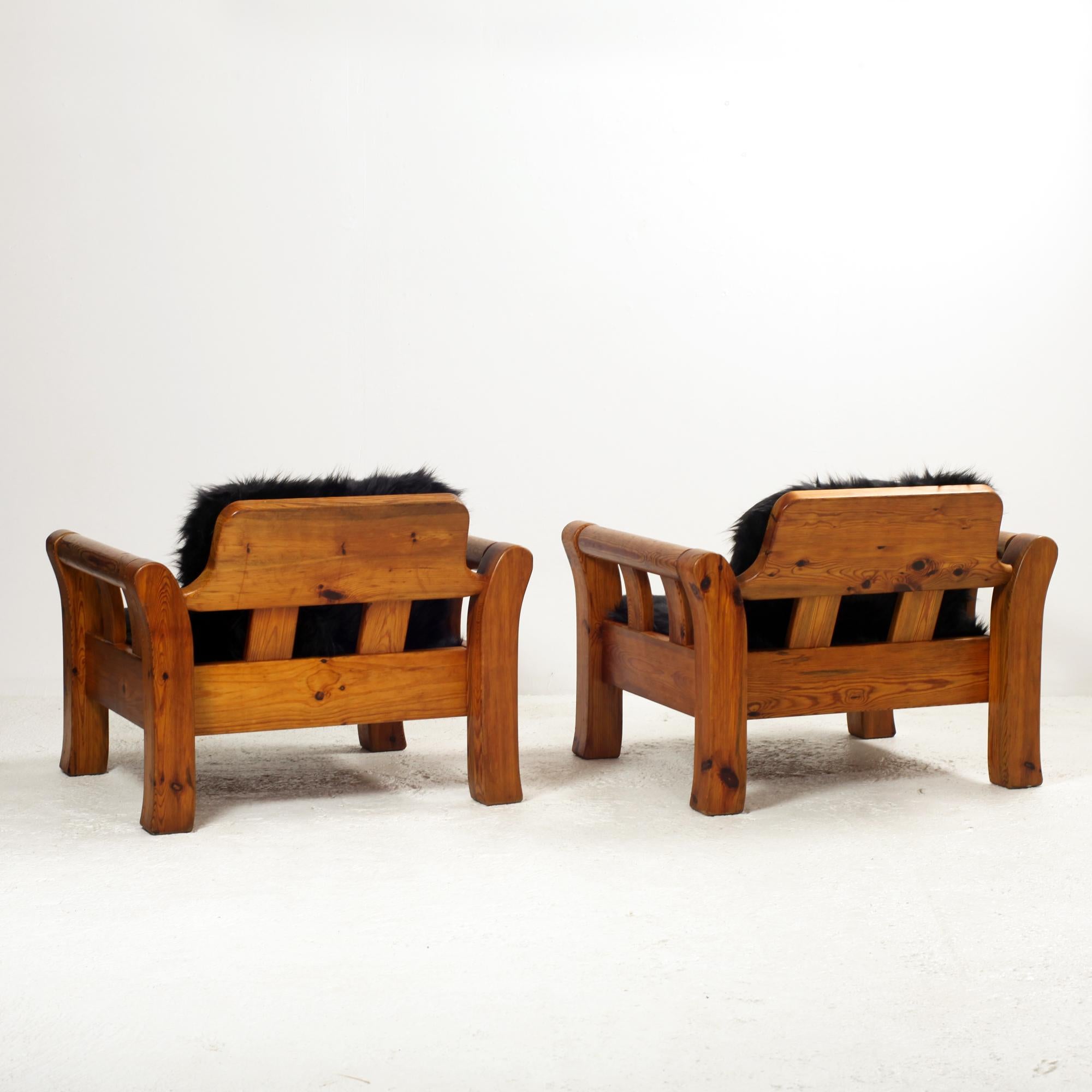 Pin Paire de fauteuils modernes scandinaves en pin massif 1970 en vente