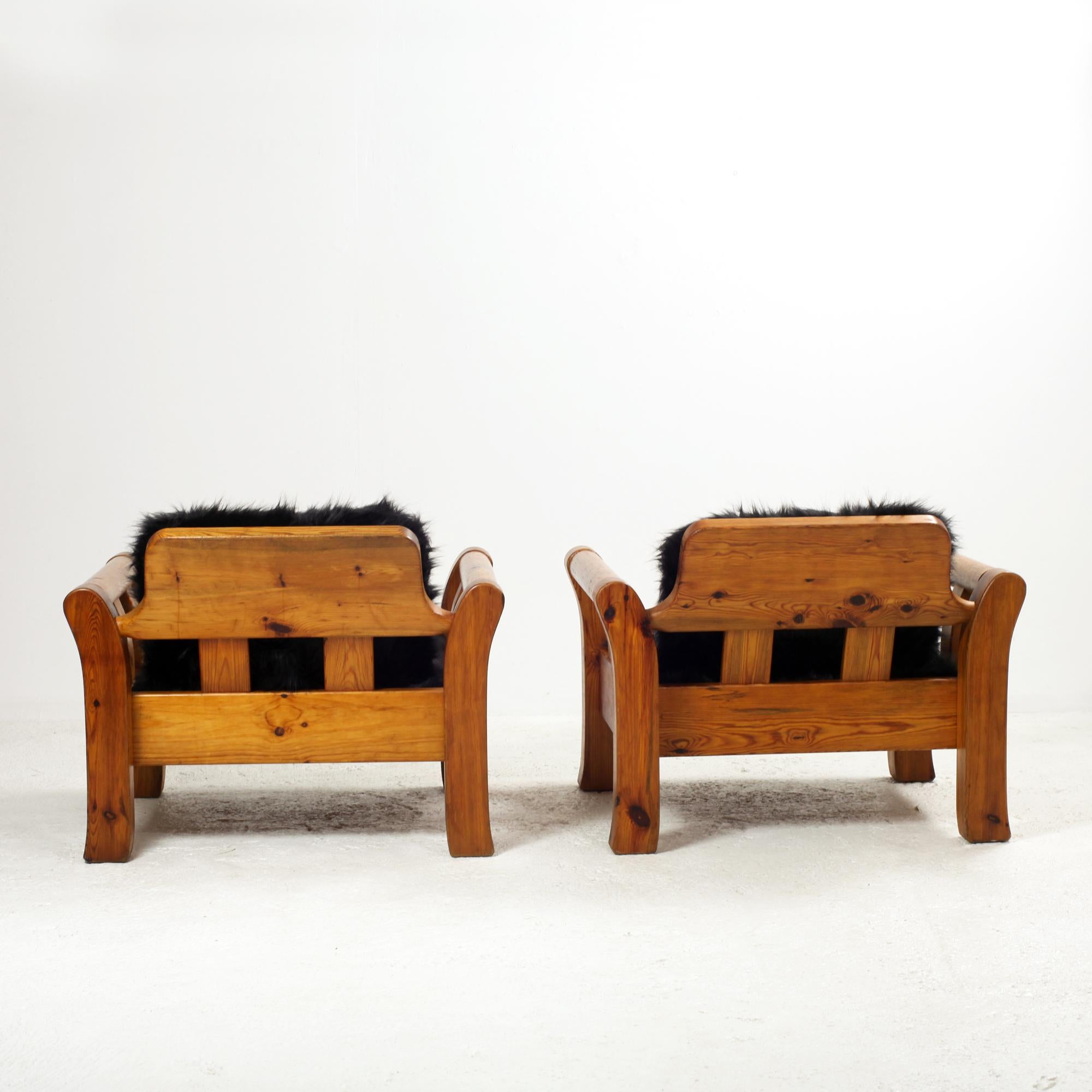 Paire de fauteuils modernes scandinaves en pin massif 1970 en vente 2