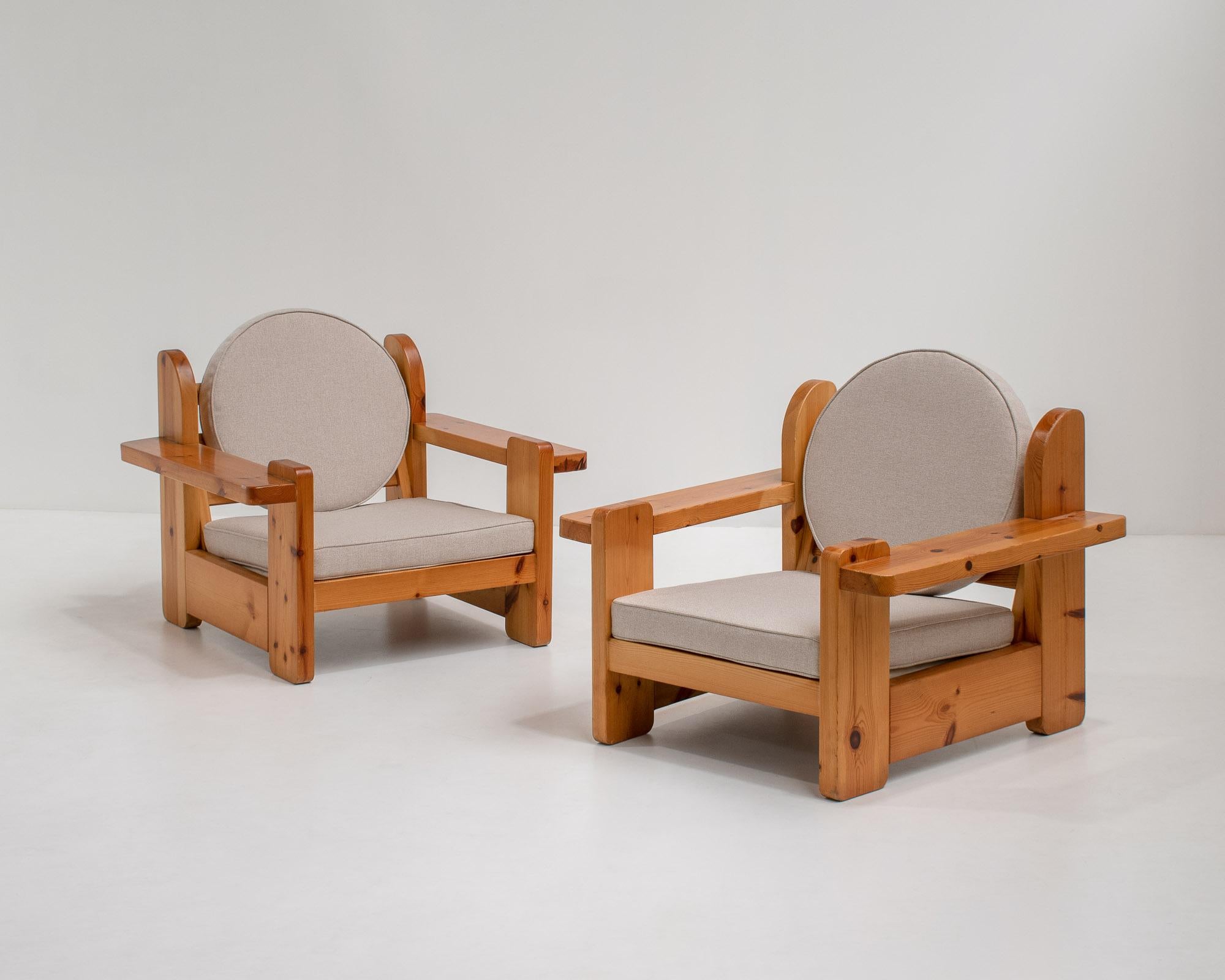 Pair of Solid Pine Sculptural Lounge Chairs, Italy, 1970s For Sale 4
