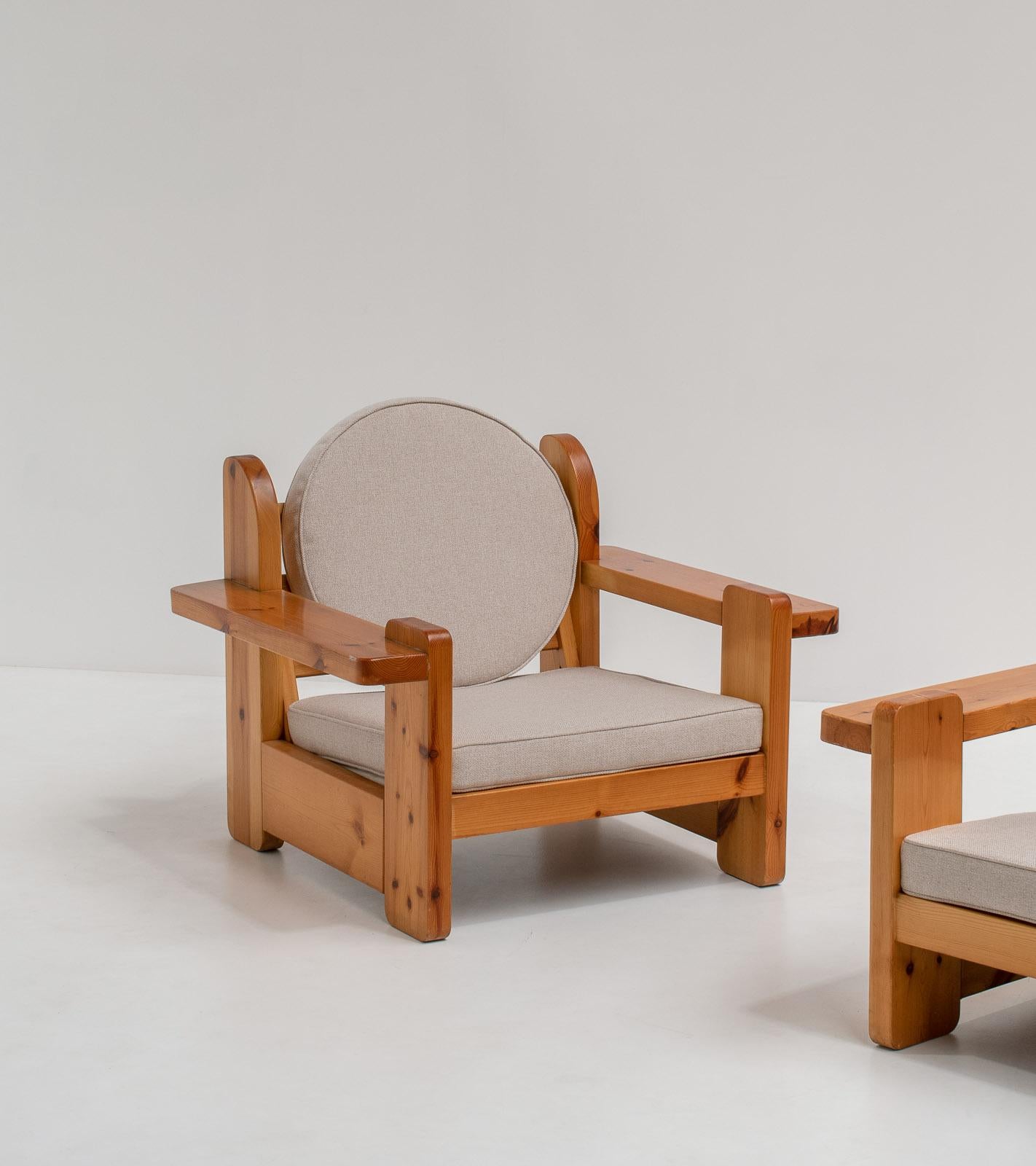 An amazing and rare pair of sculptural lounge chairs. Made out of solid pine wood. From the 1970s.

These beautiful chunky chairs are a real statement piece. The solid wooden frame is made out of some big slabs of wood. It has the perfect golden
