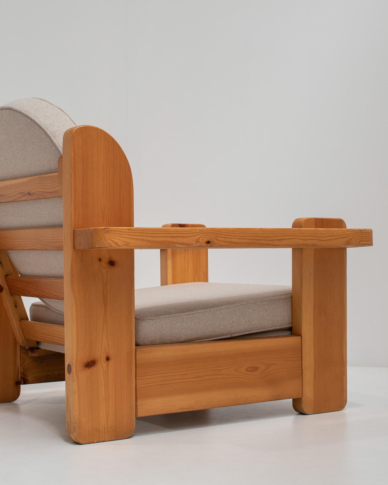 Late 20th Century Pair of Solid Pine Sculptural Lounge Chairs, Italy, 1970s For Sale