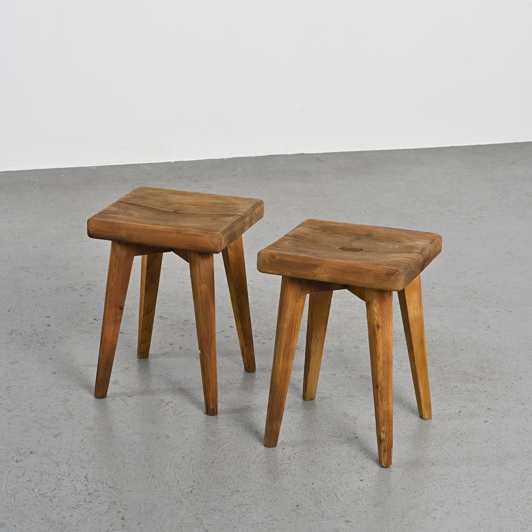 Mid-Century Modern Paire de tabourets en pin massif de Christian Durupt, Meribel 1960 en vente
