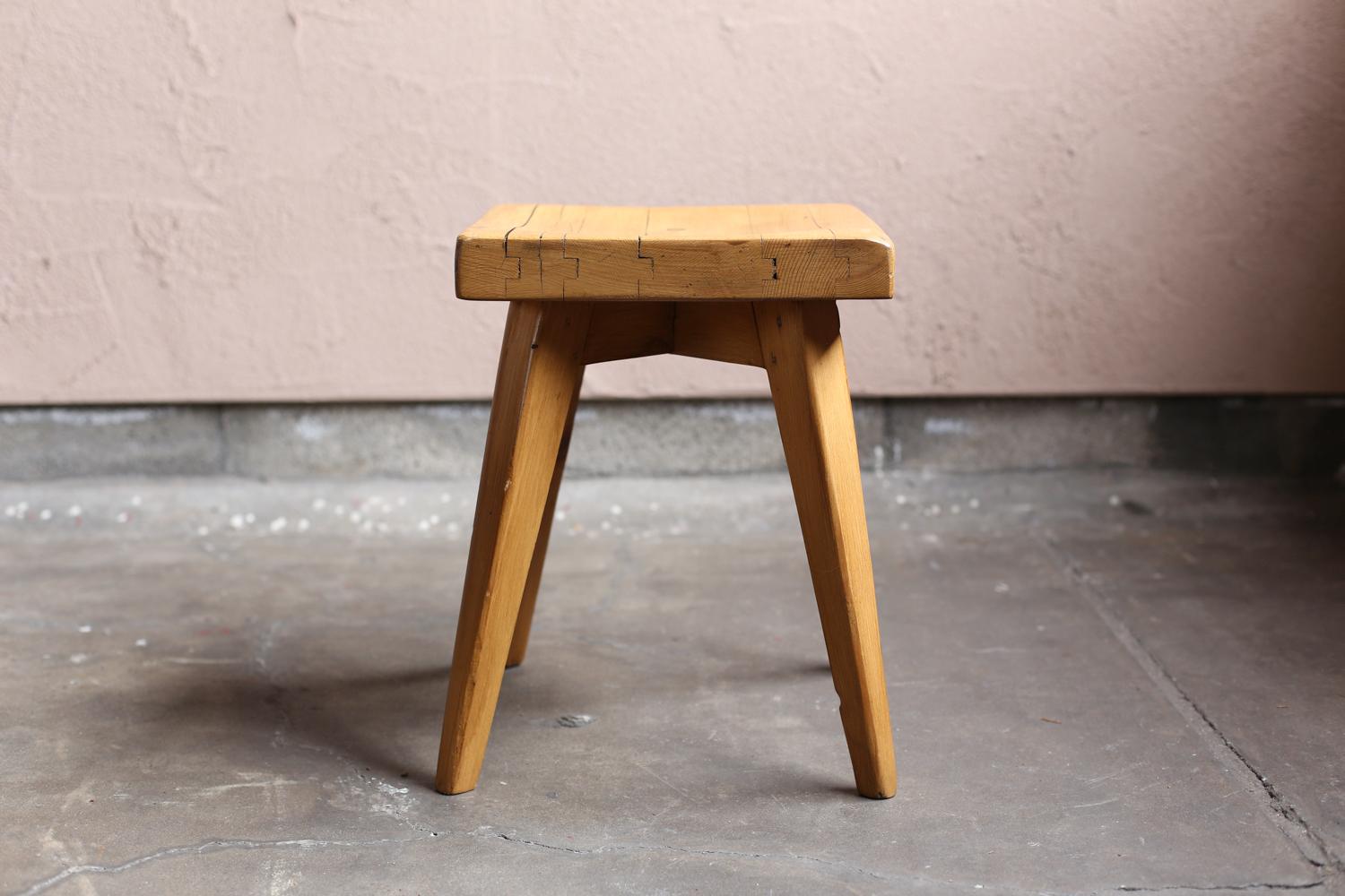 Pair of solid pine stools by Christian Durupt, Meribel 1960 In Good Condition For Sale In Sammu-shi, Chiba