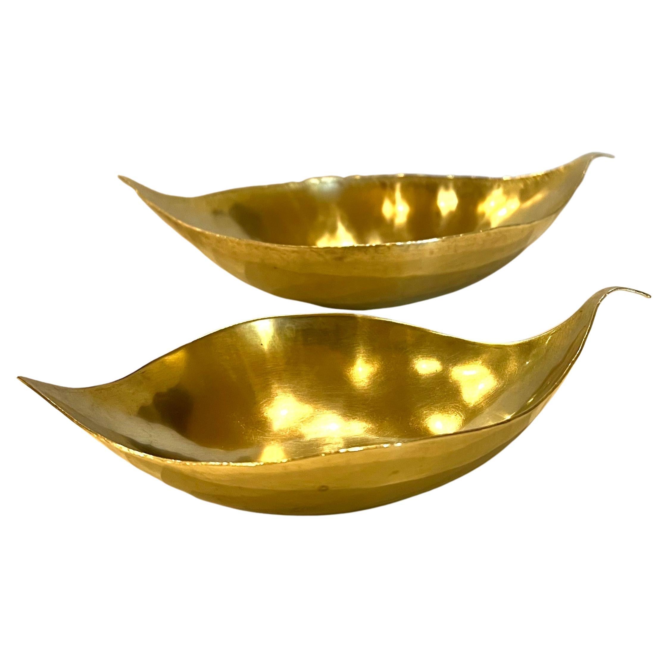 Mid-Century Modern Pair of Solid Polished Brass Small Bowls Catch-it-all For Sale