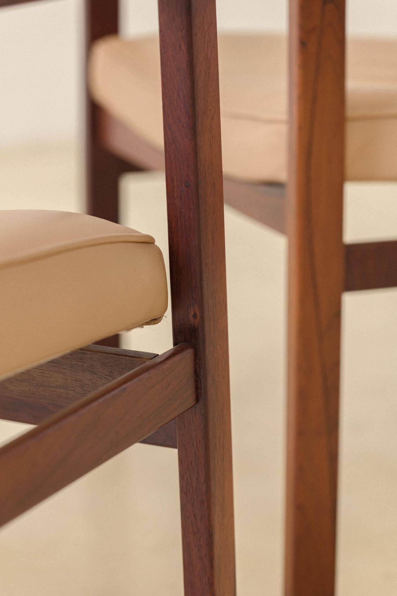 Paar Stühle aus massivem Palisanderholz mit Armlehnen der brasilianischen Firma Casulo, 1960er Jahre im Angebot 5