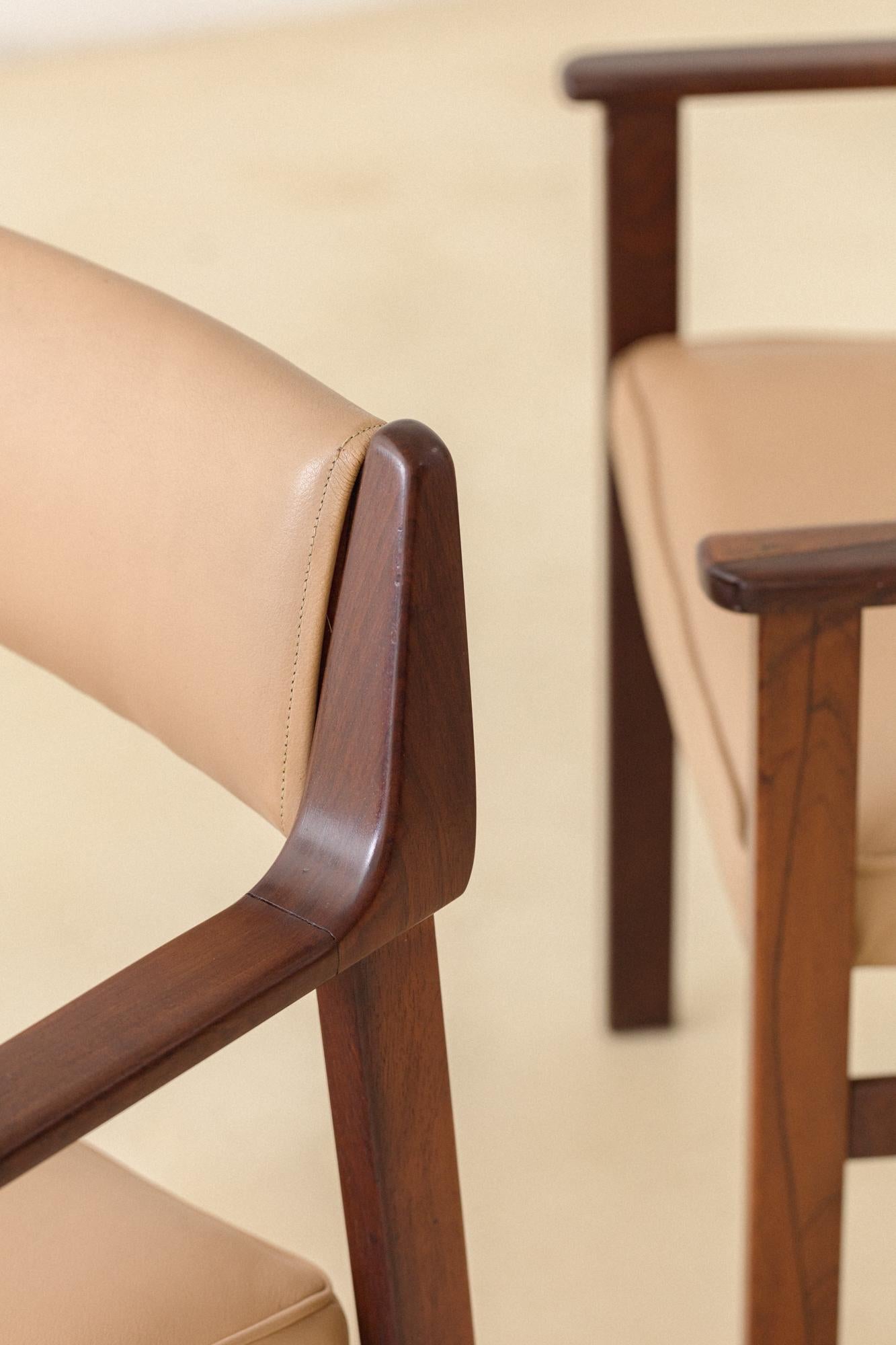 Paar Stühle aus massivem Palisanderholz mit Armlehnen der brasilianischen Firma Casulo, 1960er Jahre im Angebot 2