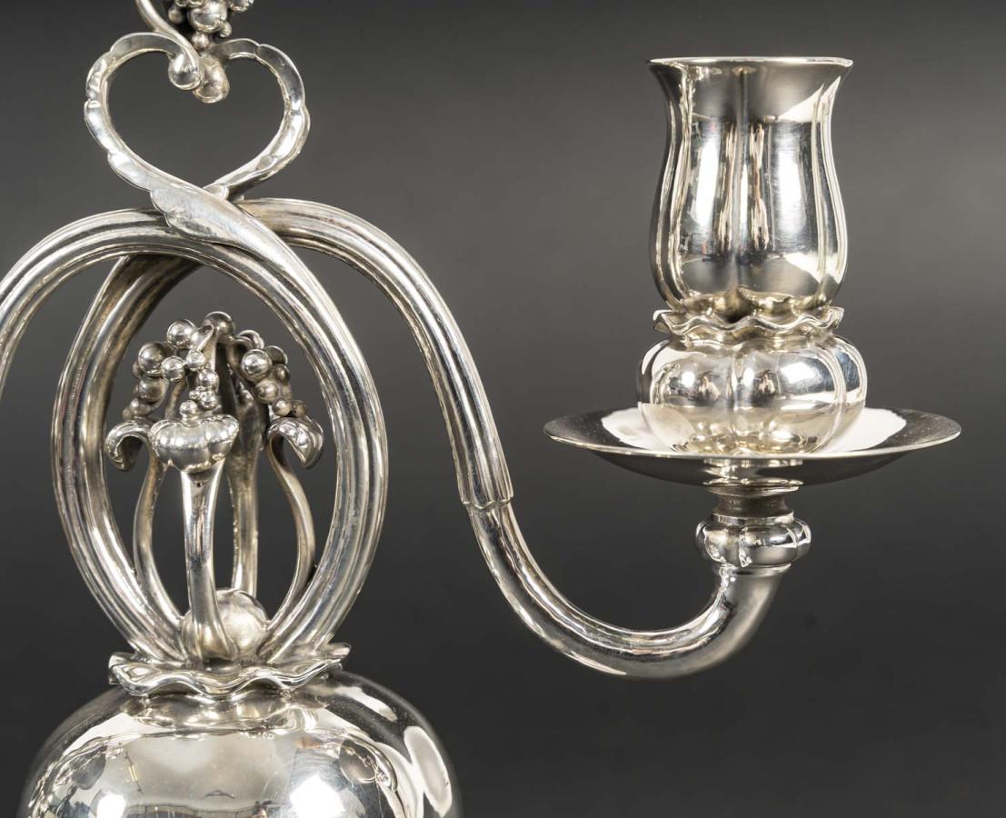 Paar Kandelaber aus massivem Silber - Georg Jensen, ART NOUVEAU Periode im Angebot 4