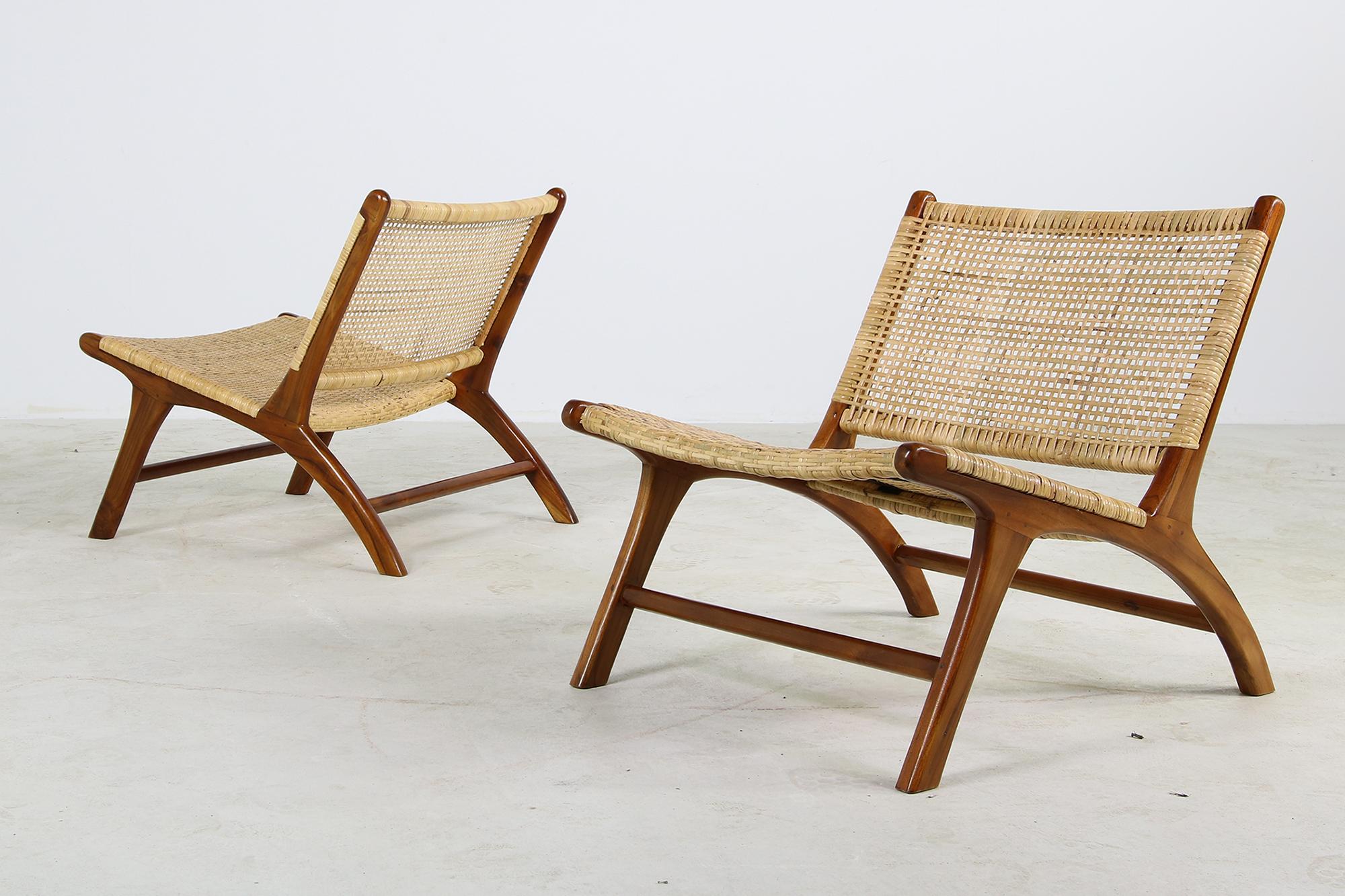 Beautiful pair of low lounge chairs, cane and solid teak wood, beautiful set, beautiful handmade easy chairs. Several available. As good as new, cane and wood without defects, best condition, fantastic natural pieces.