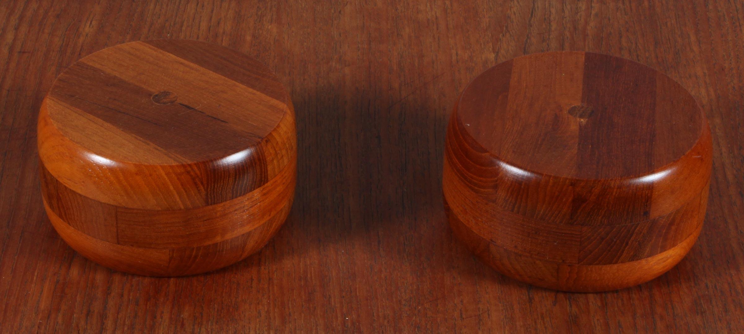 Pair of Solid Teak Bowls In Good Condition For Sale In Esbjerg, DK