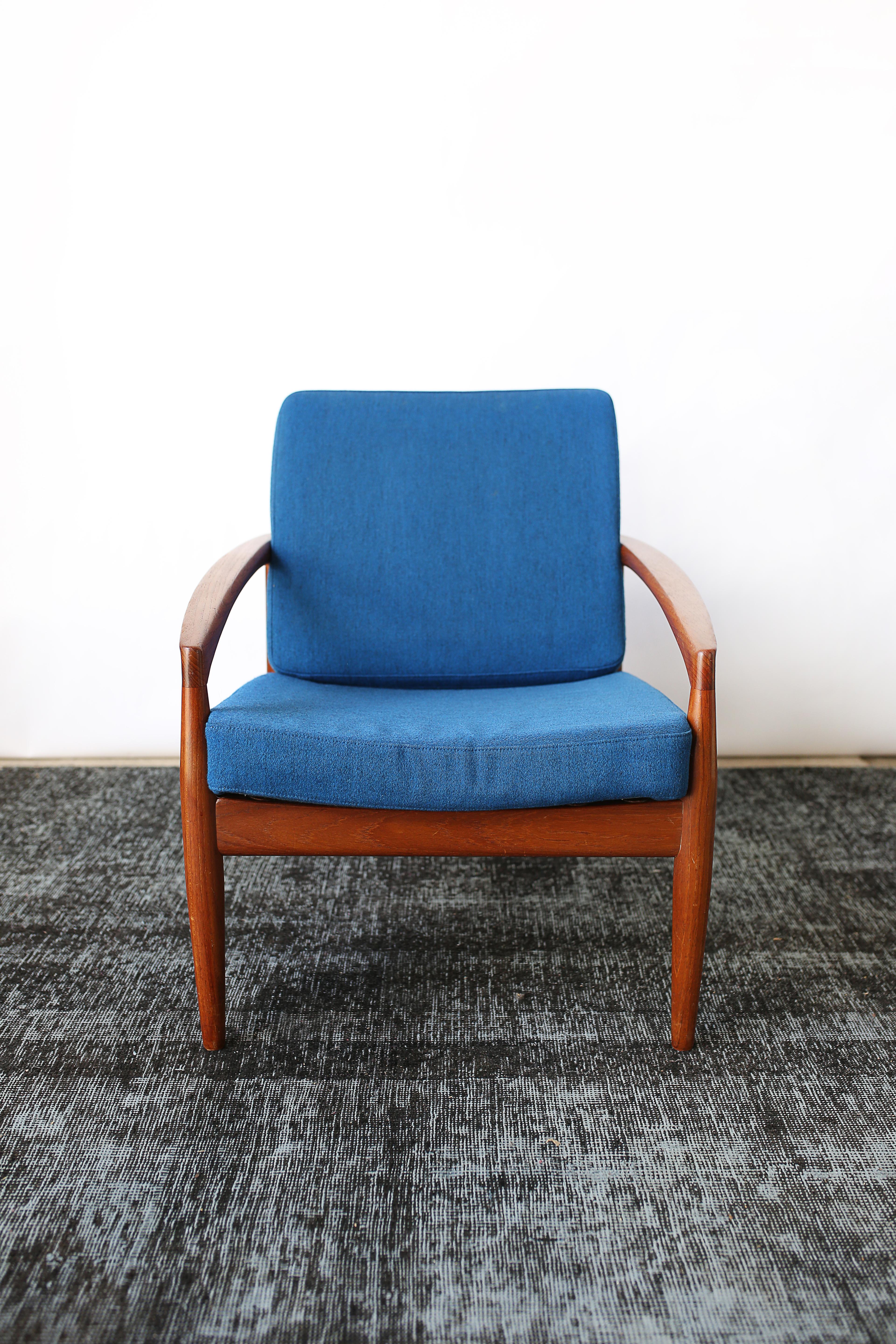 This pair of solid teak 'Paper Knife' lounge chairs by Kai Kristiansen for Magnus Olesen are in overall good condition and wear consistent with age and use. Clean-lined and comfortable. Solid Teak frame. Original blue wool upholstery.
1955.