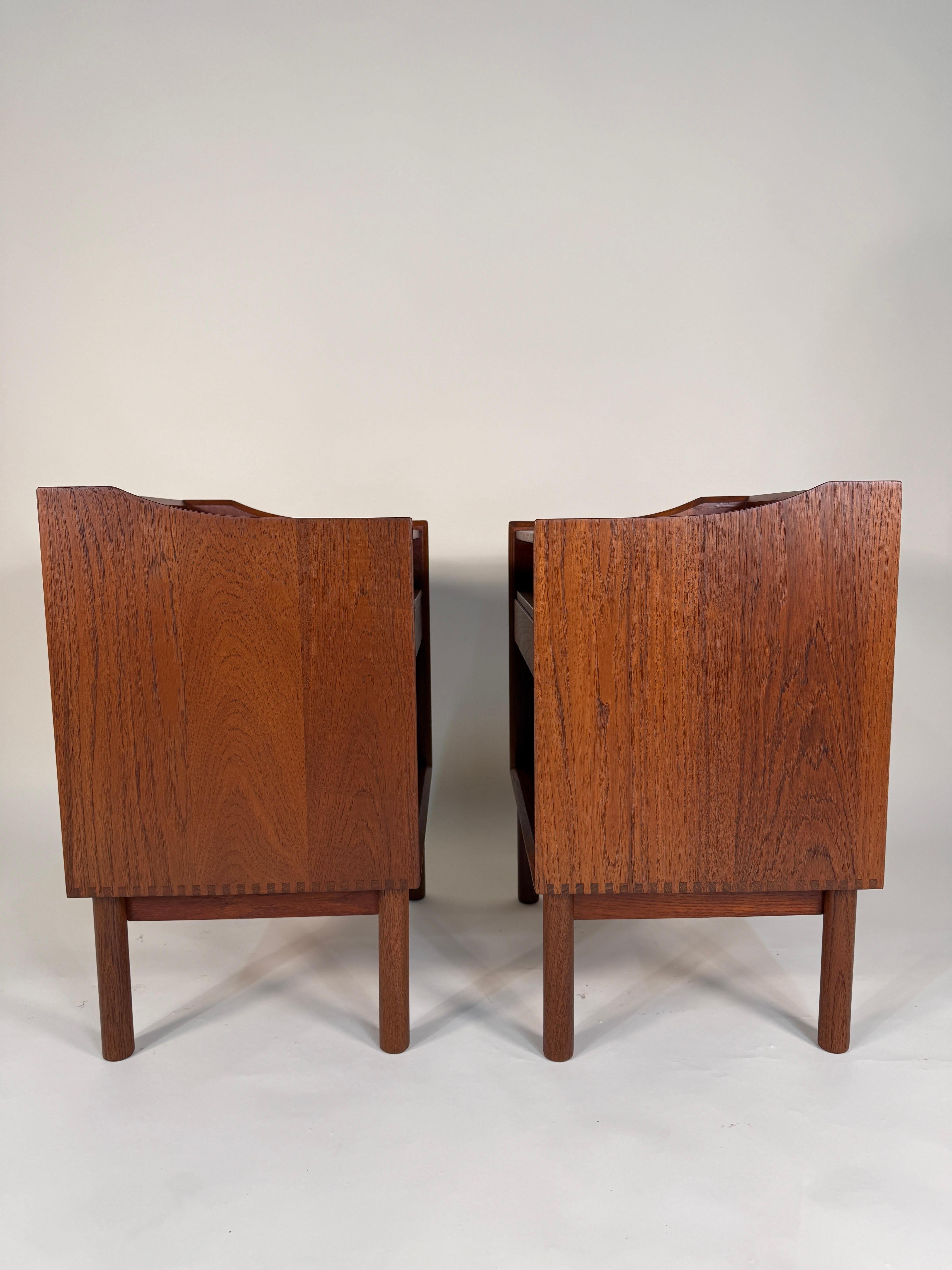 Pair of Solid Teak Nightstands by Peter Hvidt for Søborg Møbelfabrik, Mid Centur Danés en venta