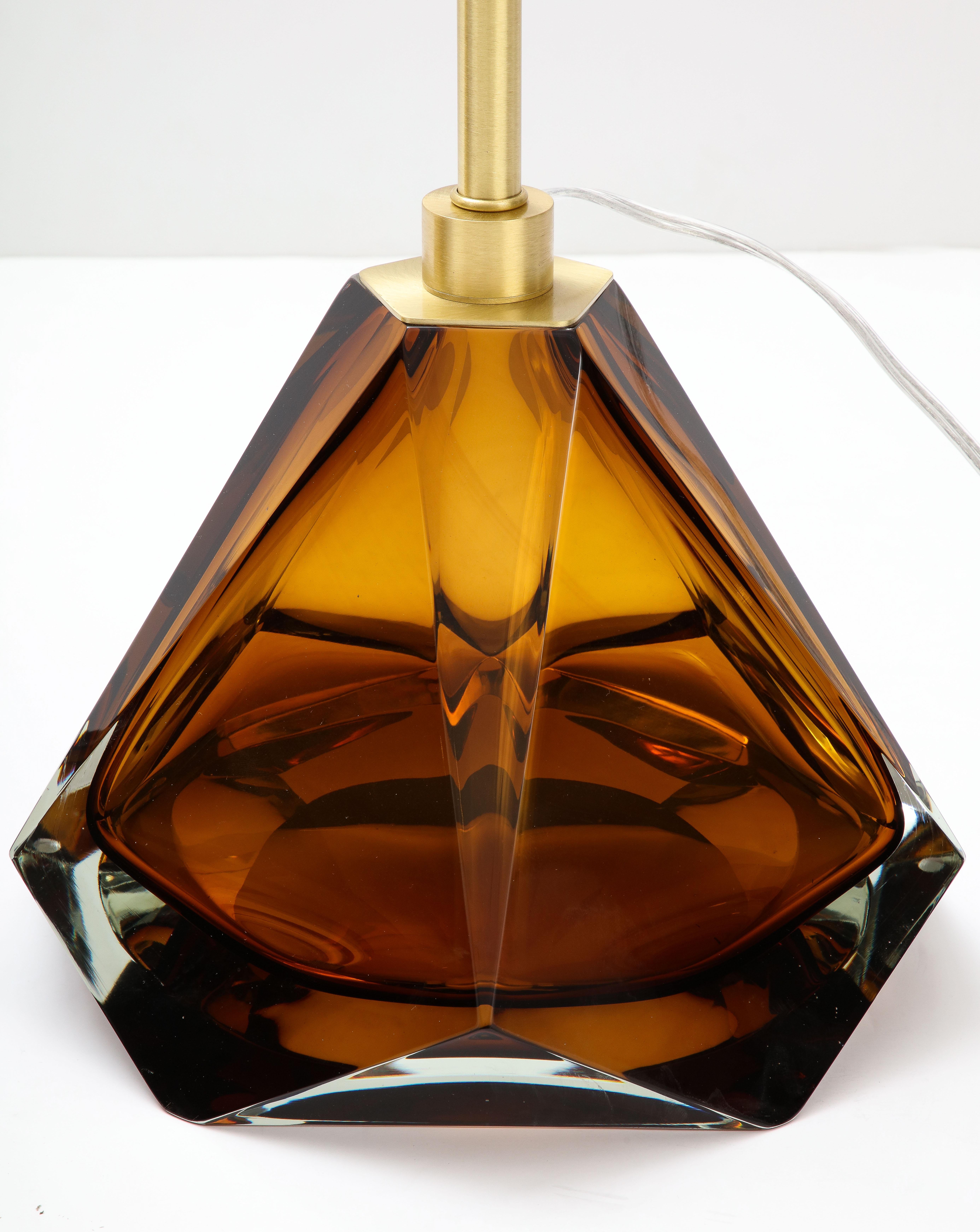 Paire de lampes en verre de Murano massif ou ambre et laiton, signées, Italie, 2022 Neuf - En vente à New York, NY