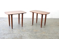 Coppia di tavolini Ace moderni in noce massiccio danese nello stile di Peters Hivdit
