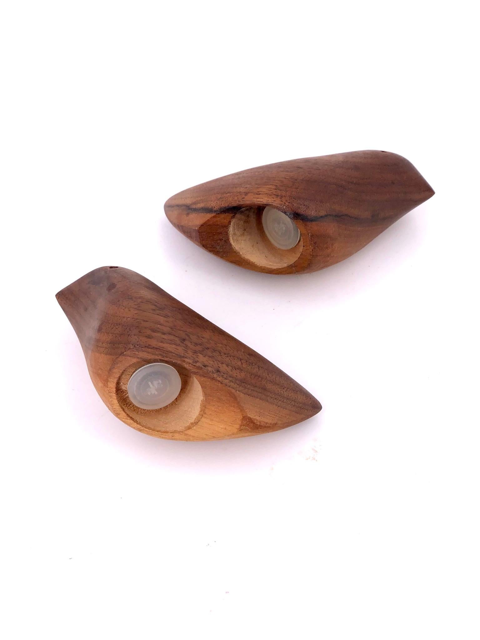 Pair of Solid Walnut Hand Carved Midcentury Love Birds Salt and Pepper Shakers In Excellent Condition In San Diego, CA