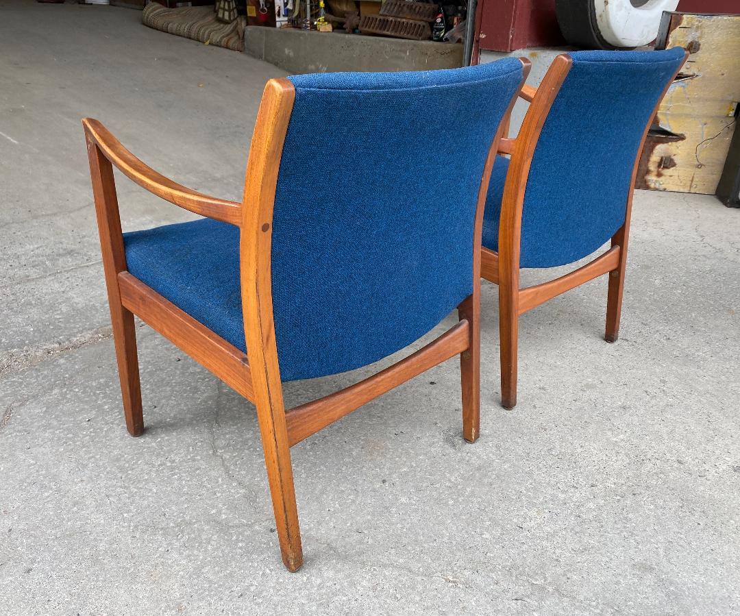 Pair of Solid Walnut Modernist Lounge Chairs by Gunlocke Chair Co. For Sale 1