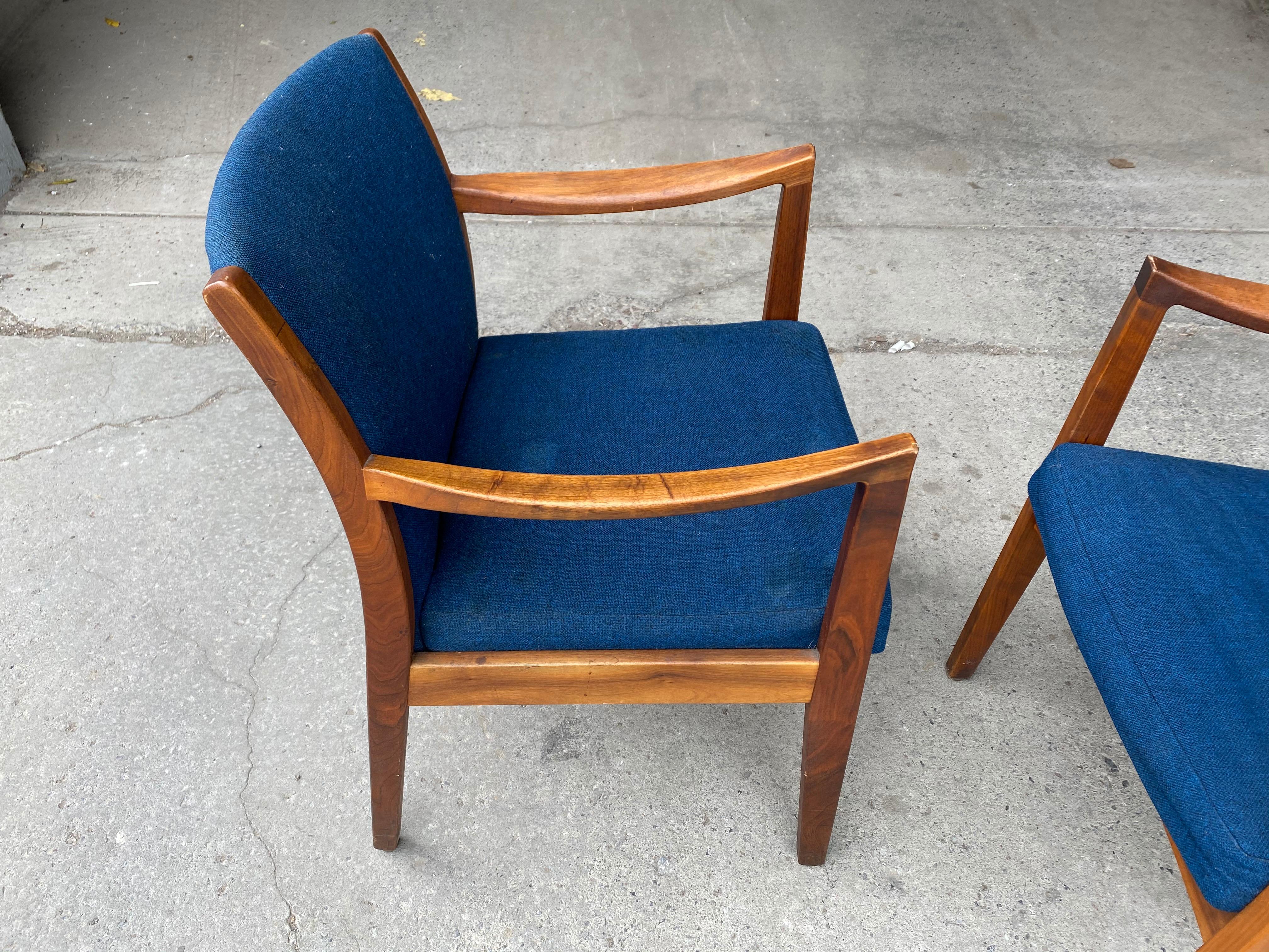 Mid-Century Modern Pair of Solid Walnut Modernist Lounge Chairs by Gunlocke Chair Co. For Sale