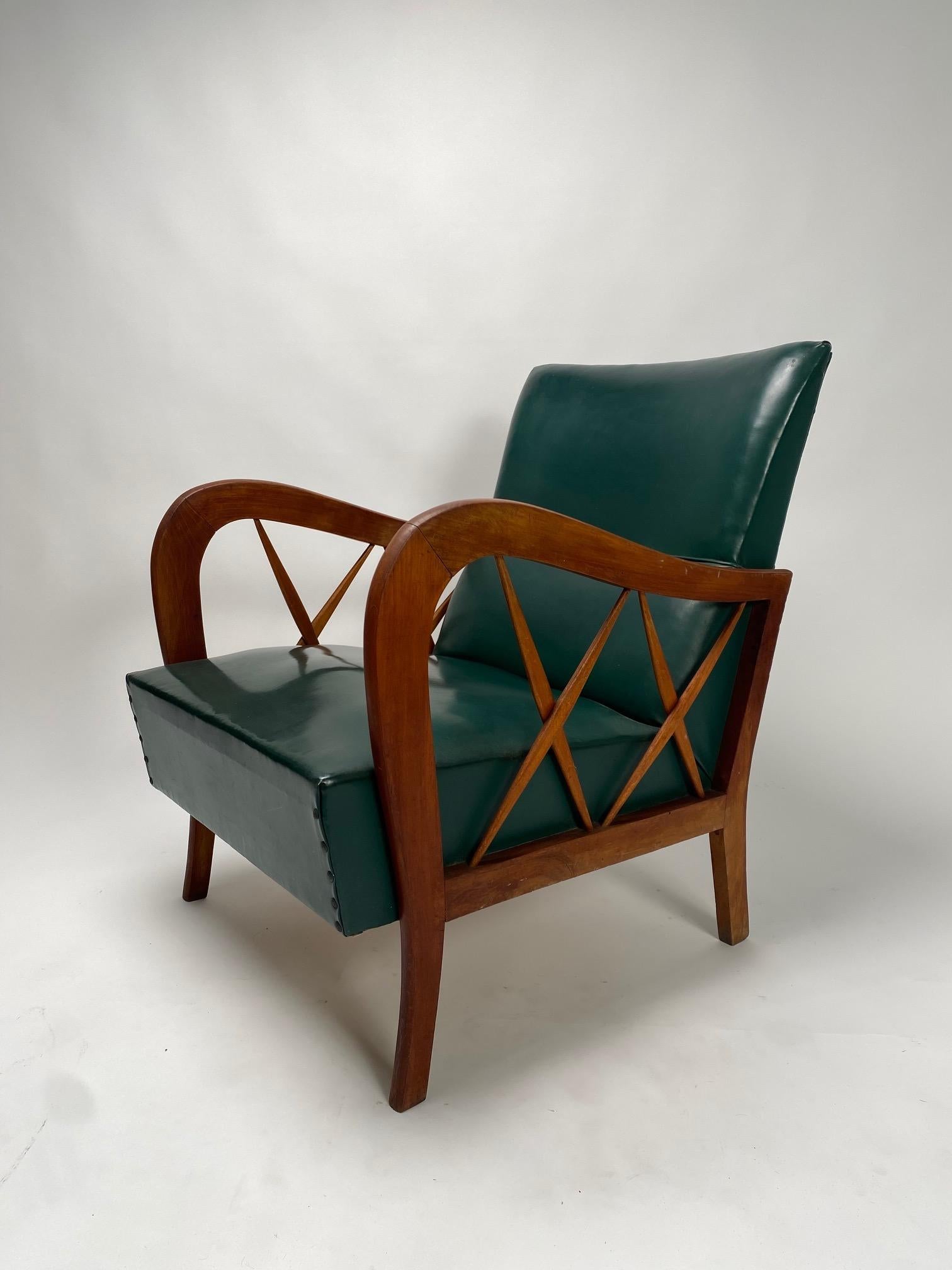 Paire de fauteuils en bois massif attribuable à Paolo Buffa, Italie, années 1950 (Personnalisable)

Les deux fauteuils présentent une structure en bois massif avec le motif classique en 