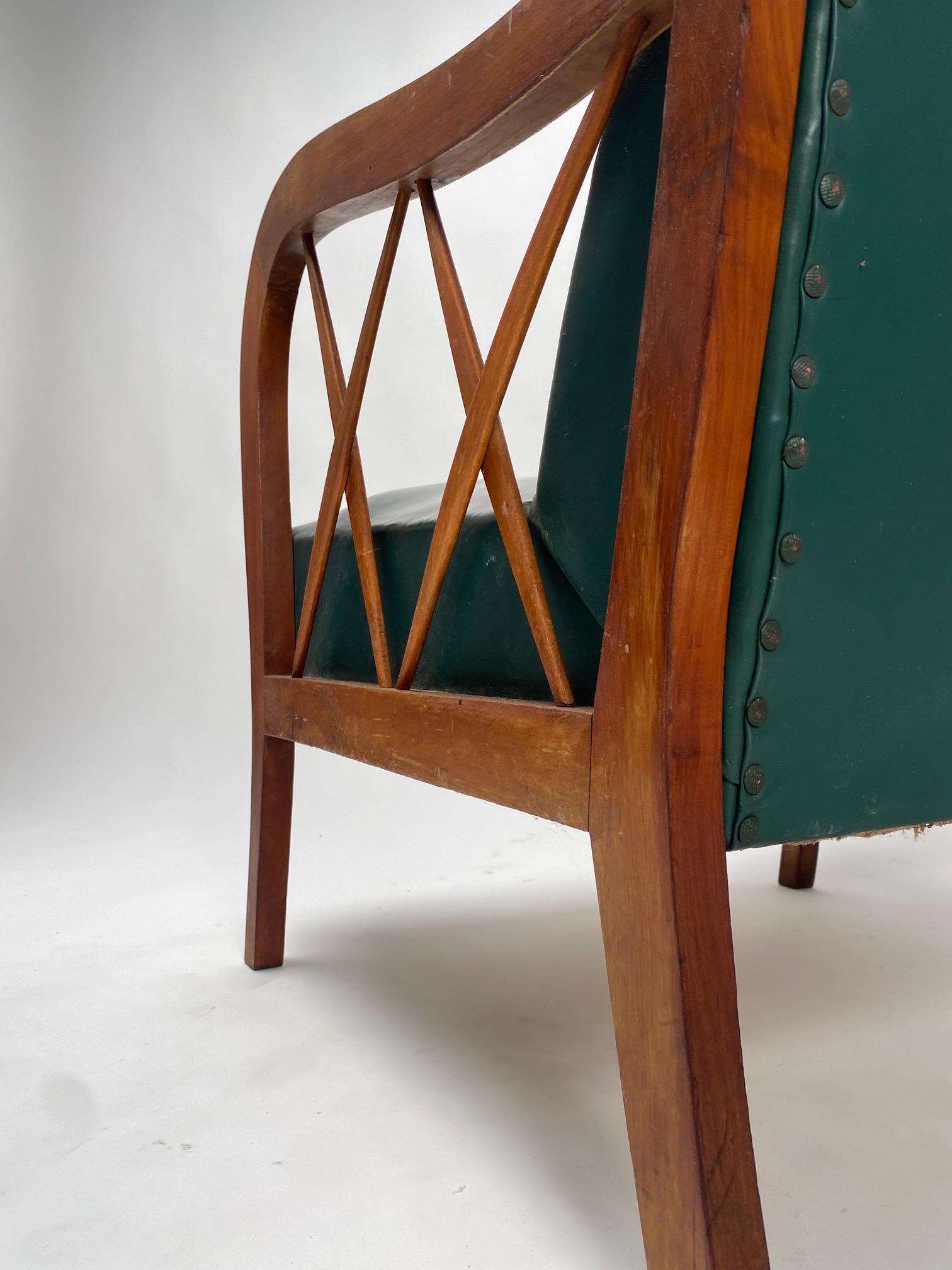 Bois Paire de fauteuils en bois massif,  Paolo Buffa (Attr.), Italie années 1950 (Personnalisable) en vente