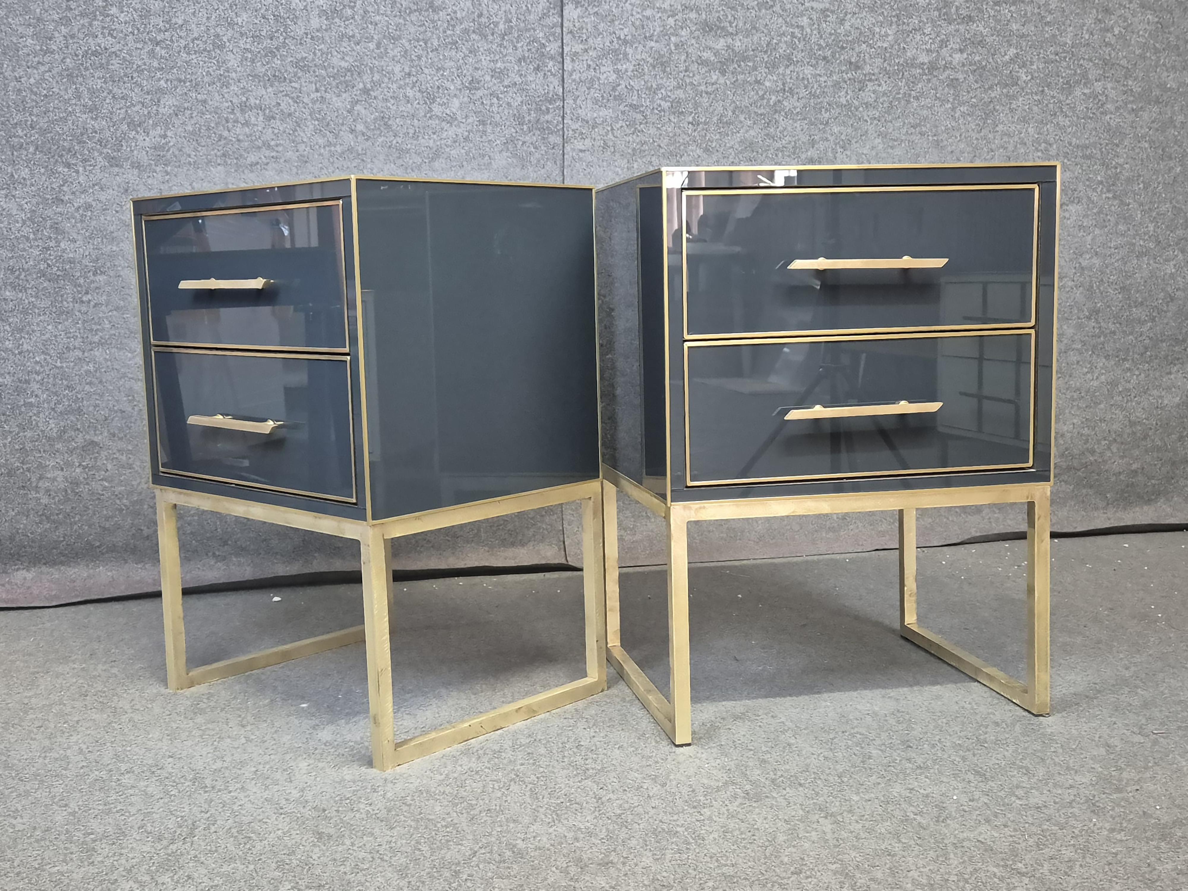 Beveled Pair of Solid Wood Bedside Tables with Grey Murano Glass, Brass Edges & Handles For Sale