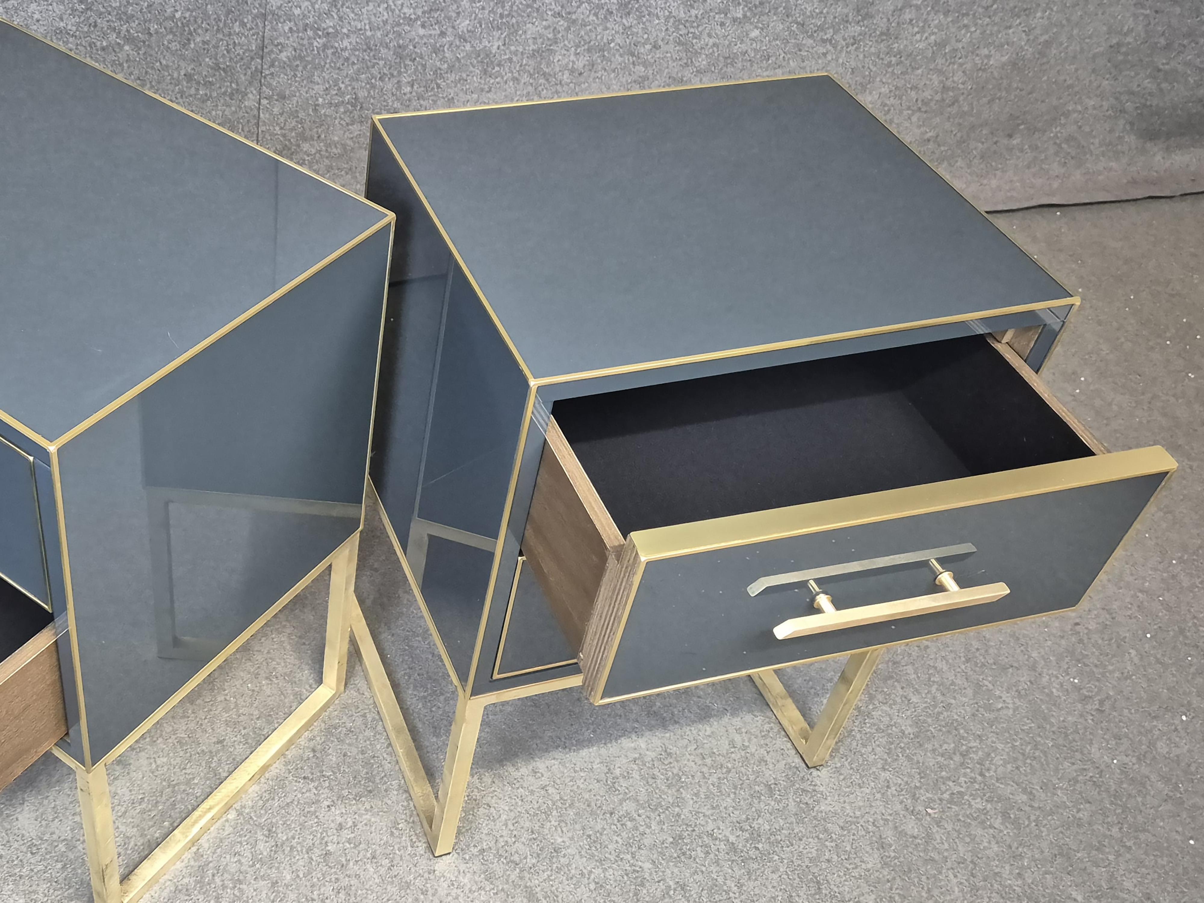 Pair of Solid Wood Bedside Tables with Grey Murano Glass, Brass Edges & Handles For Sale 1