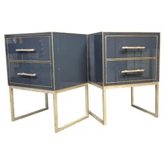 Paire de tables de chevet en bois massif avec verre Murano gris, bords et poignées en laiton