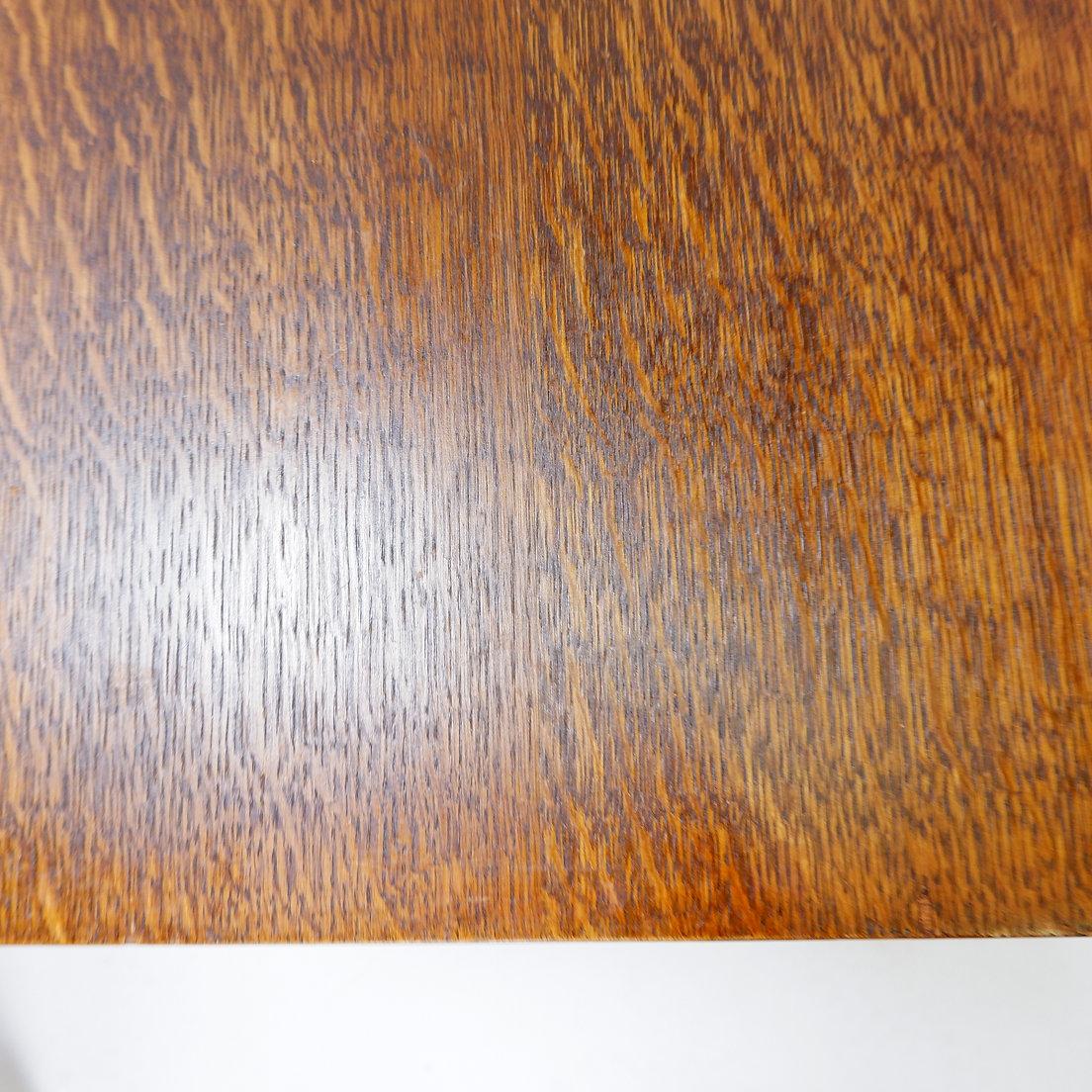 Legno Coppia di panche in legno massiccio con piedi a compasso in vendita